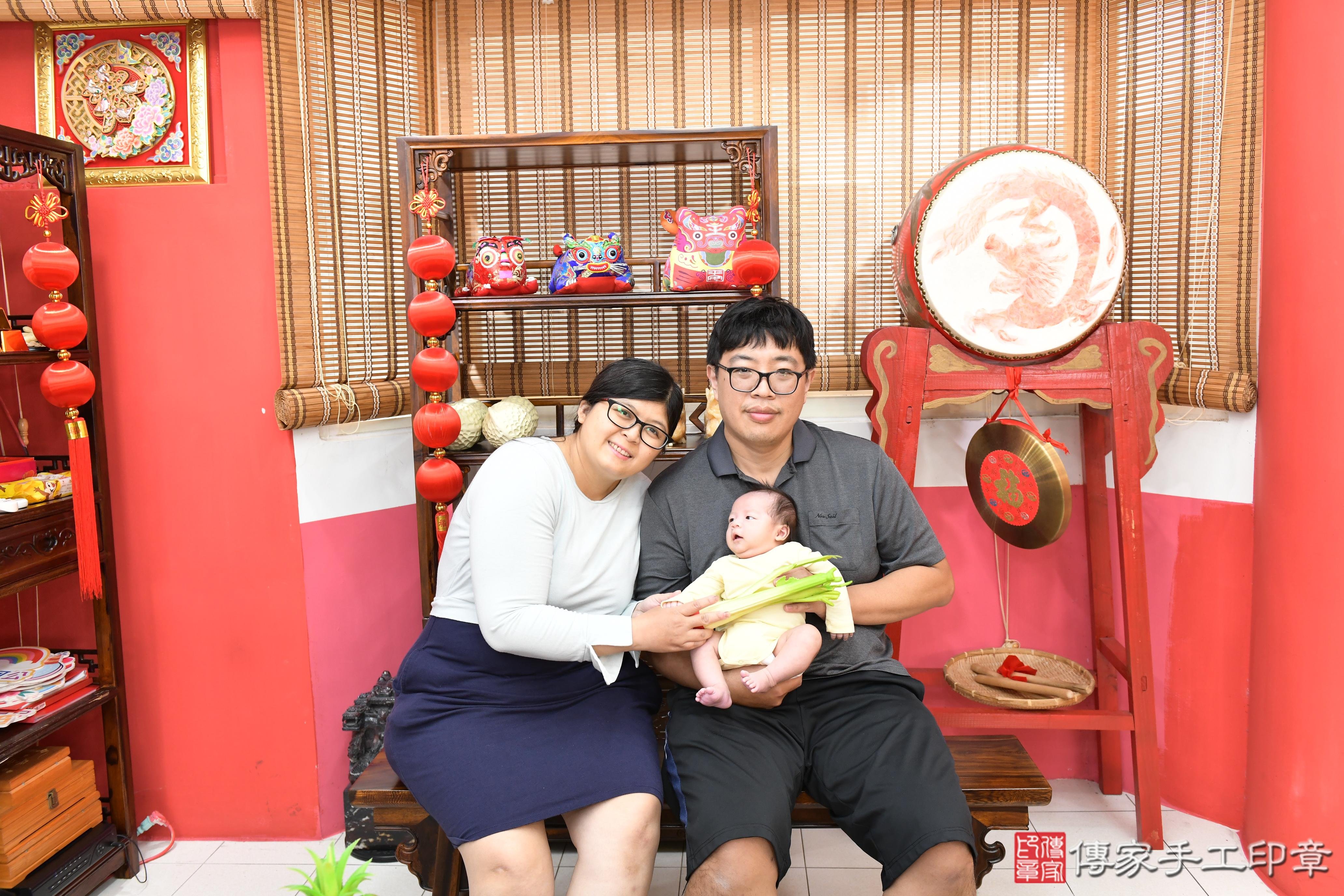 傳家手工印章高雄店、剃頭、滿月、剃胎毛、剃頭十禮、謙謙寶寶、高雄市、拍照、生日快樂