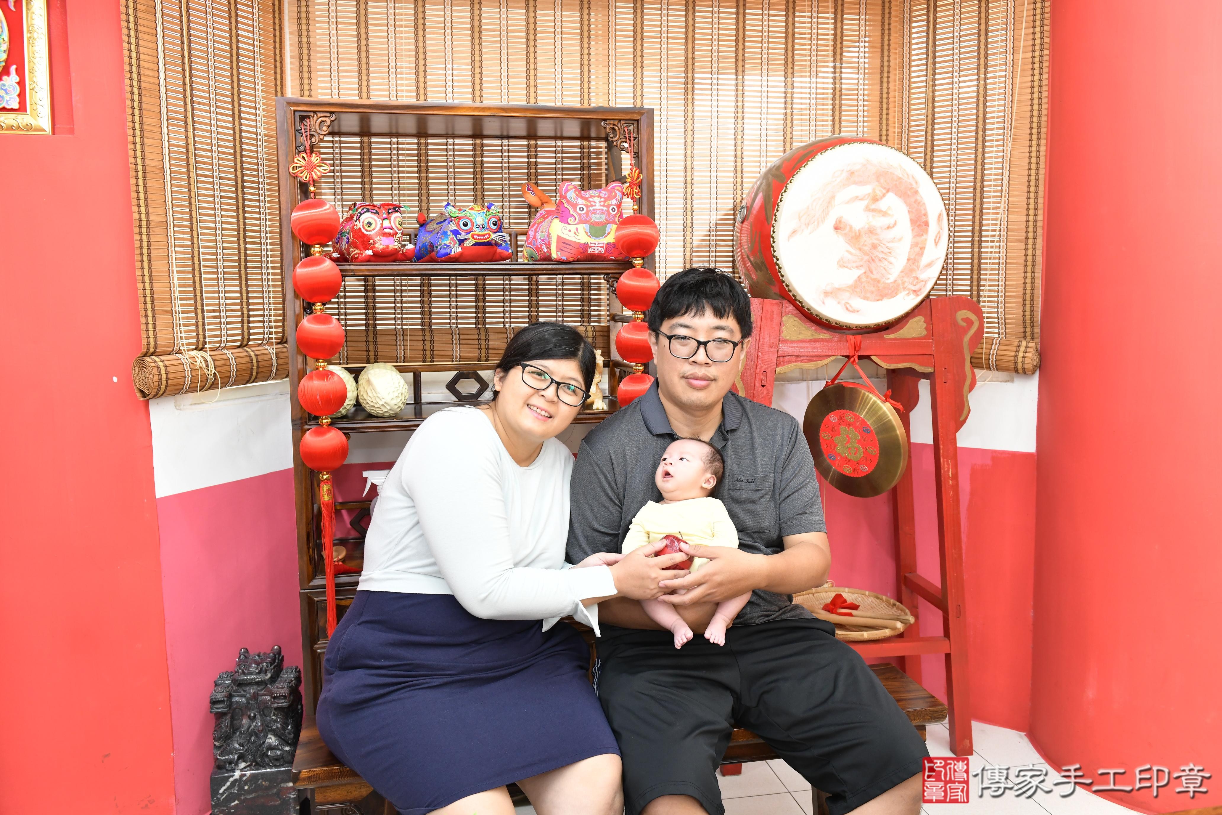 傳家手工印章高雄店、剃頭、滿月、剃胎毛、剃頭十禮、謙謙寶寶、高雄市、拍照、生日快樂