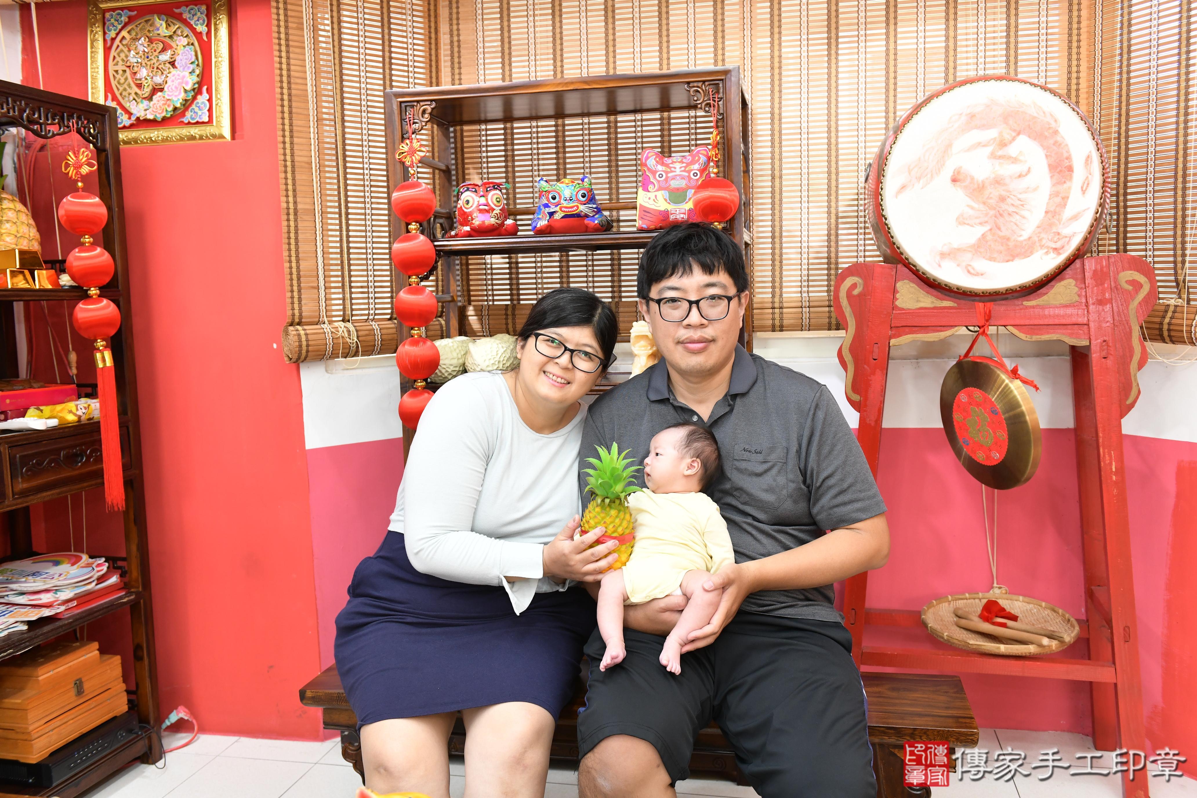 傳家手工印章高雄店、剃頭、滿月、剃胎毛、剃頭十禮、謙謙寶寶、高雄市、拍照、生日快樂