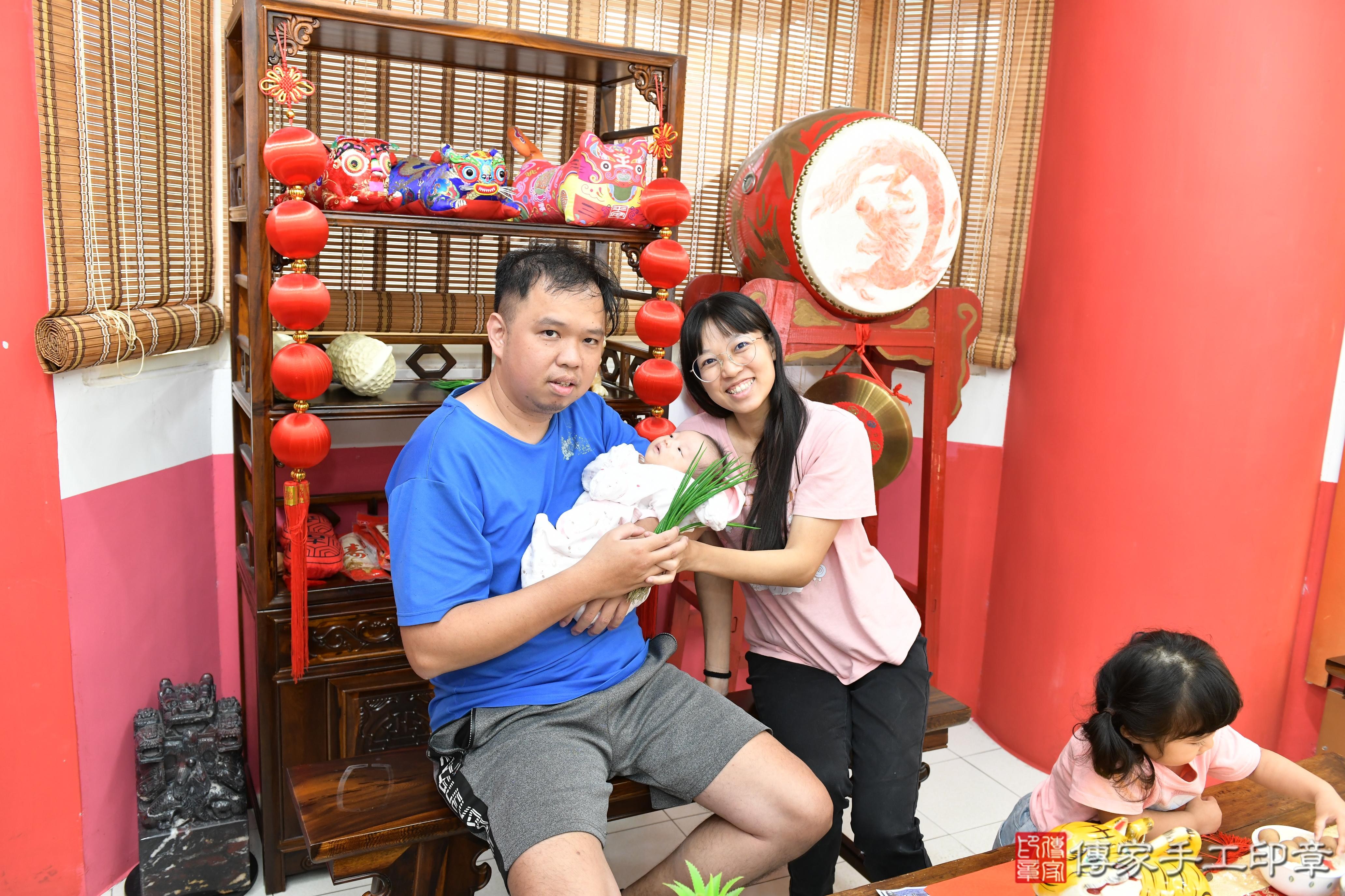 傳家手工印章高雄店、剃頭、滿月、剃胎毛、剃頭十禮、柔柔寶寶、高雄市、拍照、生日快樂