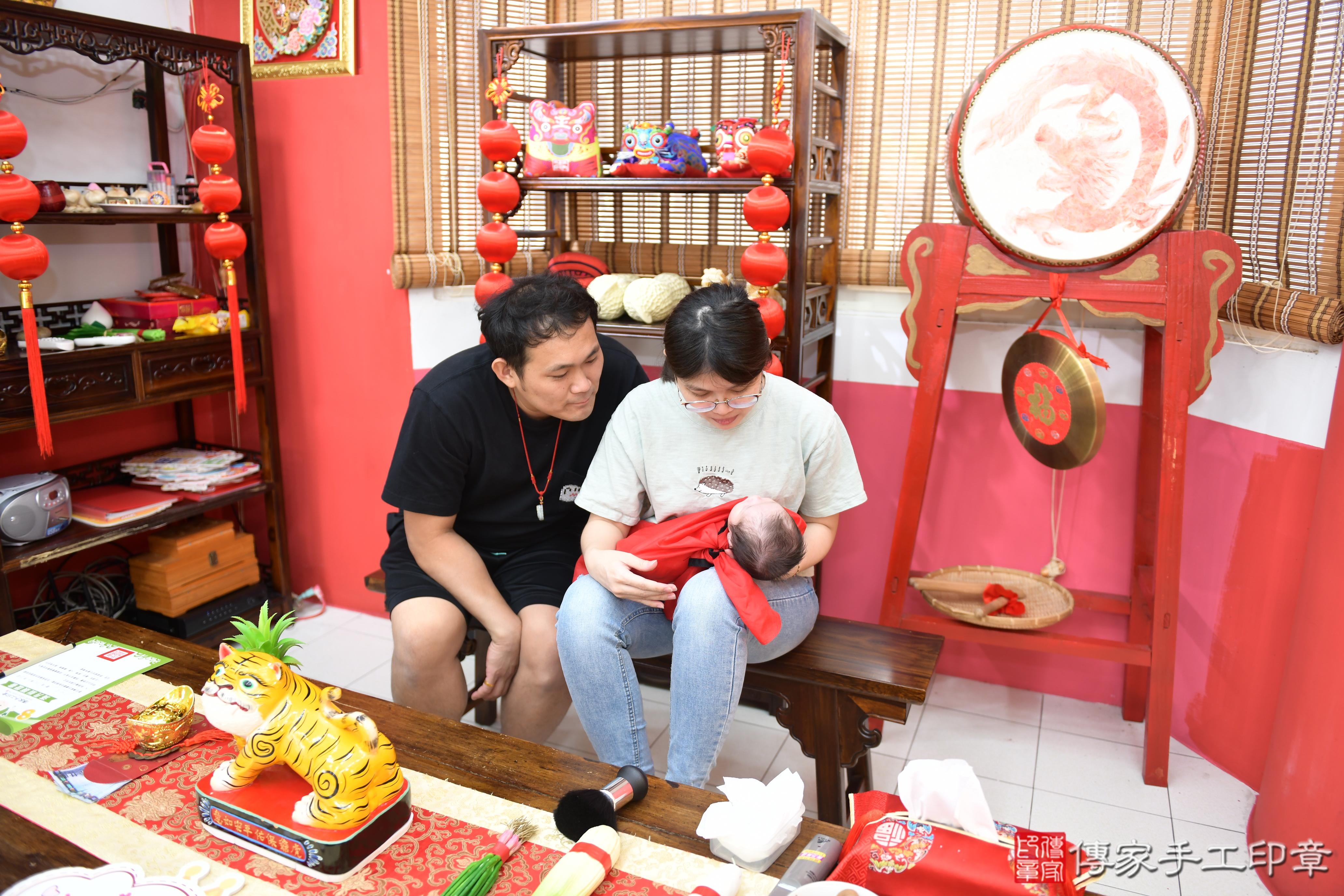 傳家手工印章高雄店、剃頭、滿月、剃胎毛、剃頭十禮、小科寶寶、高雄市、拍照、生日快樂