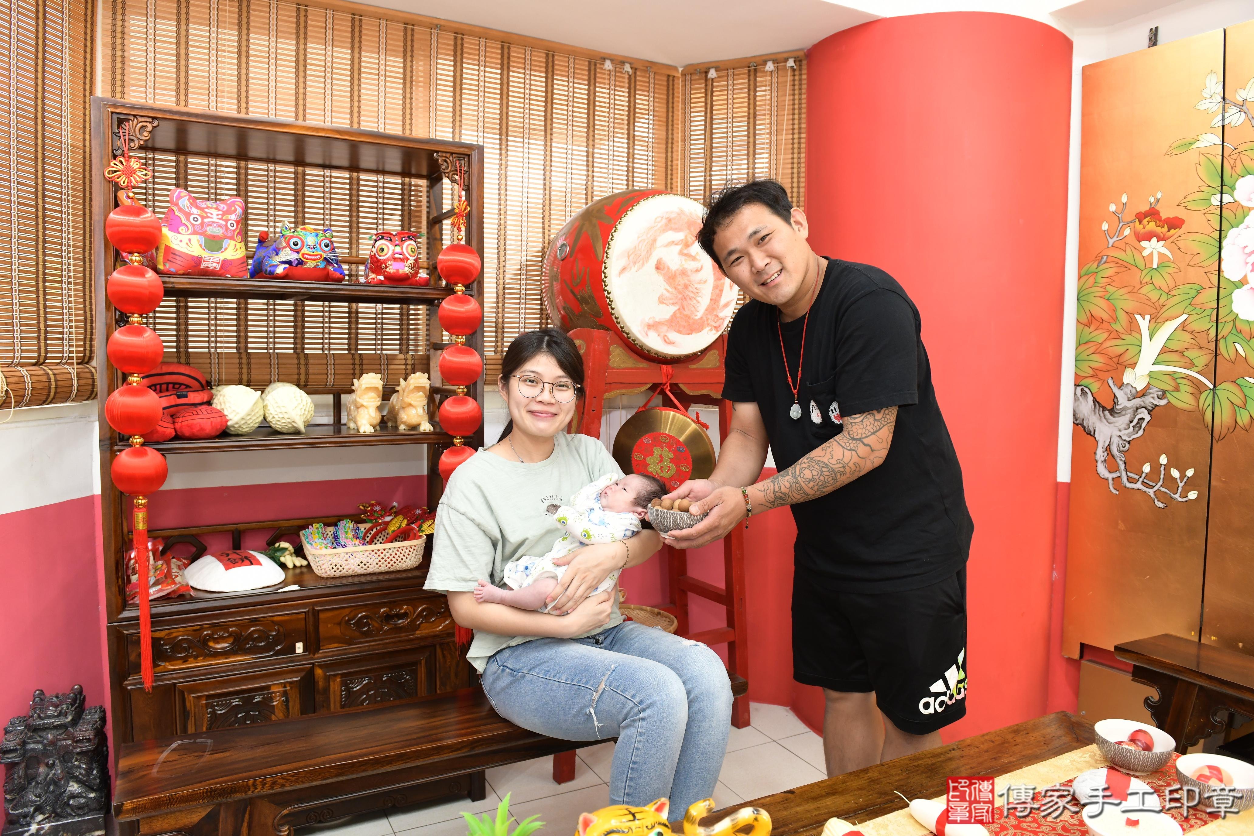 傳家手工印章高雄店、剃頭、滿月、剃胎毛、剃頭十禮、小科寶寶、高雄市、拍照、生日快樂