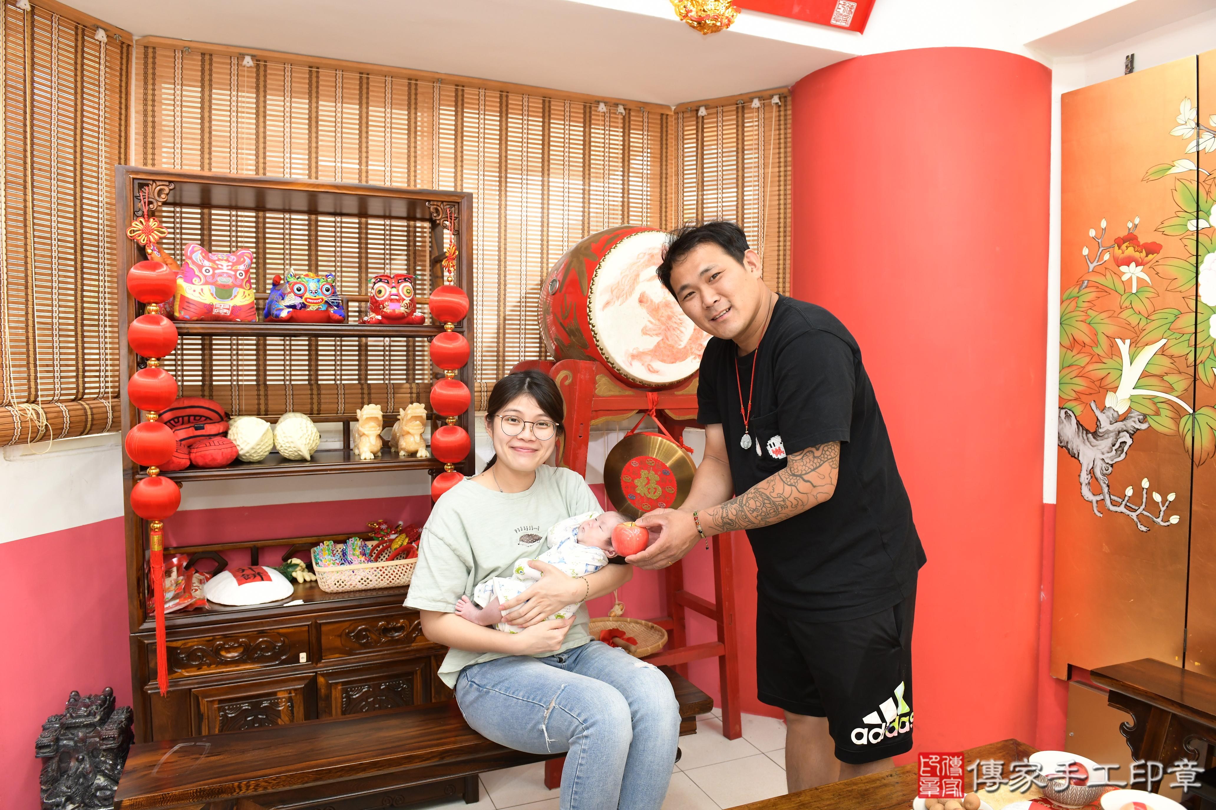 傳家手工印章高雄店、剃頭、滿月、剃胎毛、剃頭十禮、小科寶寶、高雄市、拍照、生日快樂