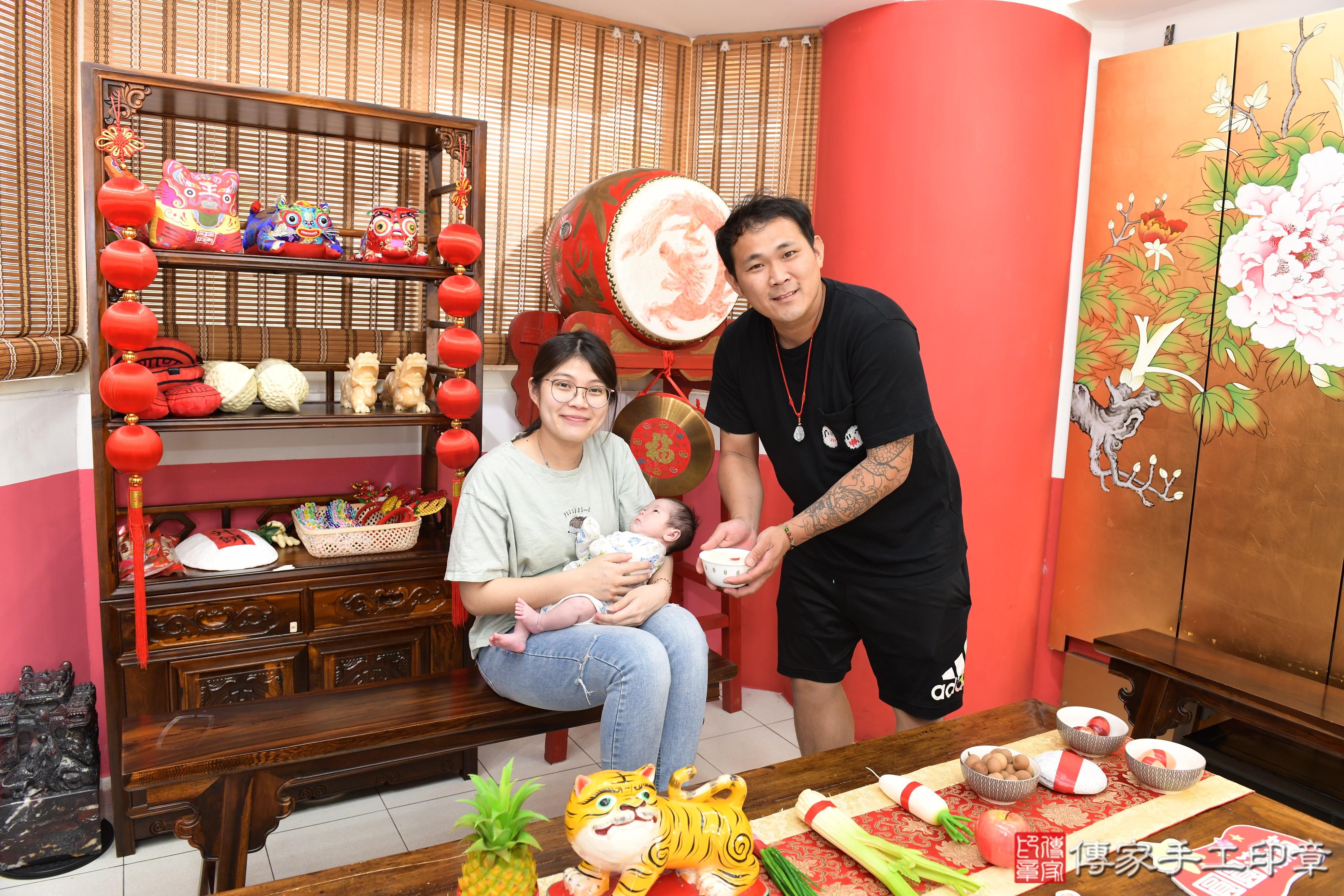 傳家手工印章高雄店、剃頭、滿月、剃胎毛、剃頭十禮、小科寶寶、高雄市、拍照、生日快樂