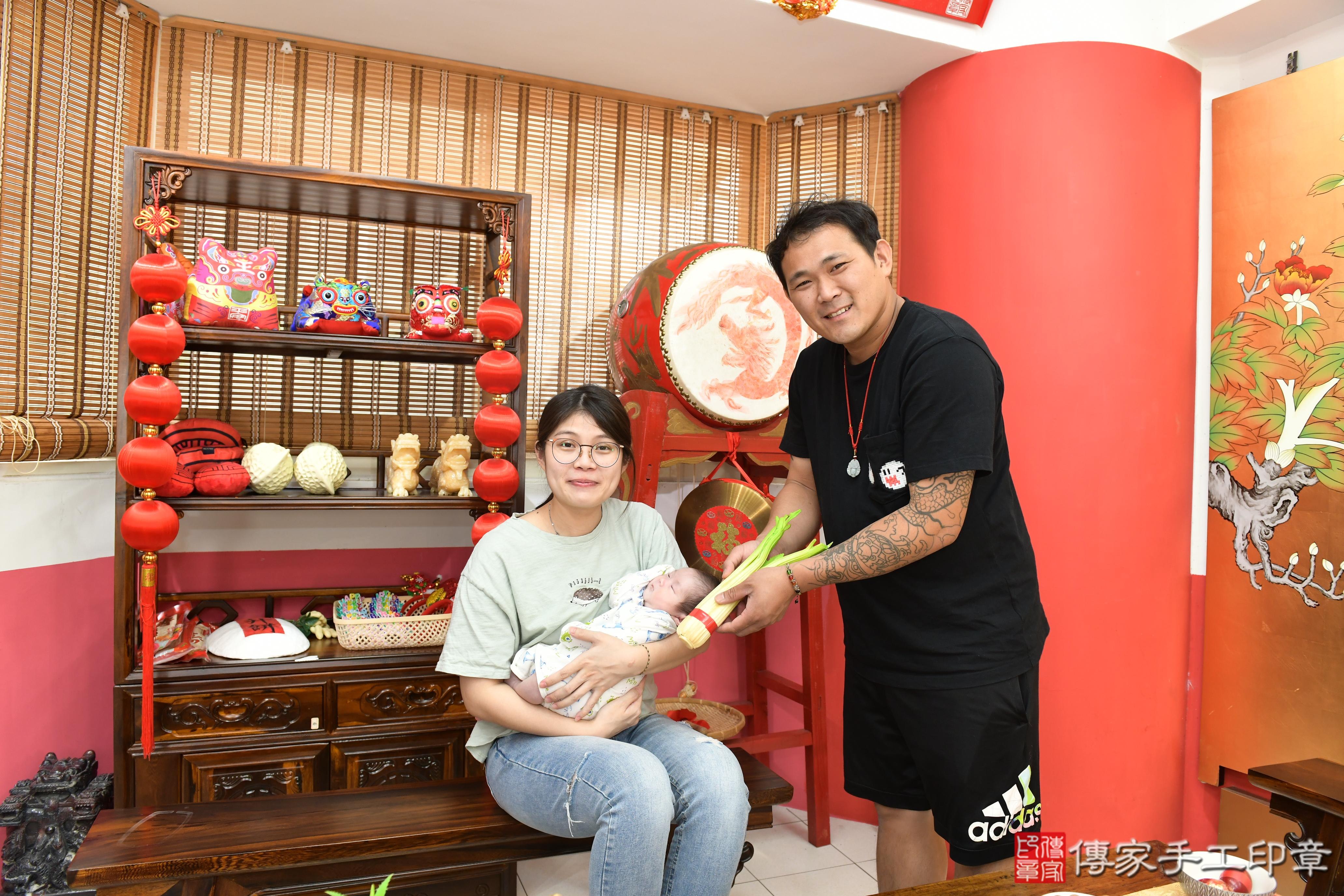 傳家手工印章高雄店、剃頭、滿月、剃胎毛、剃頭十禮、小科寶寶、高雄市、拍照、生日快樂