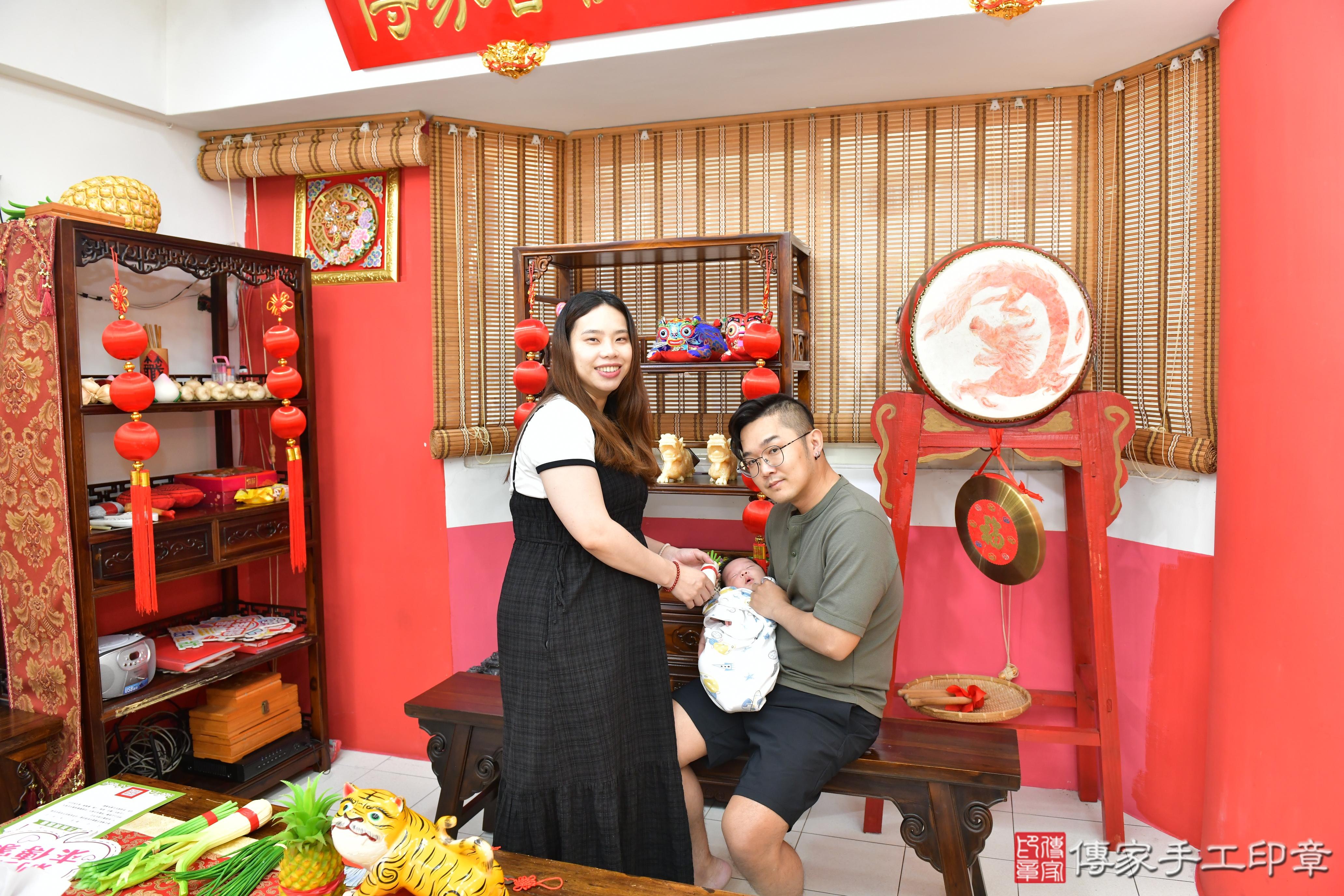 傳家手工印章高雄店、剃頭、滿月、剃胎毛、剃頭十禮、川川寶寶、高雄市、拍照、生日快樂