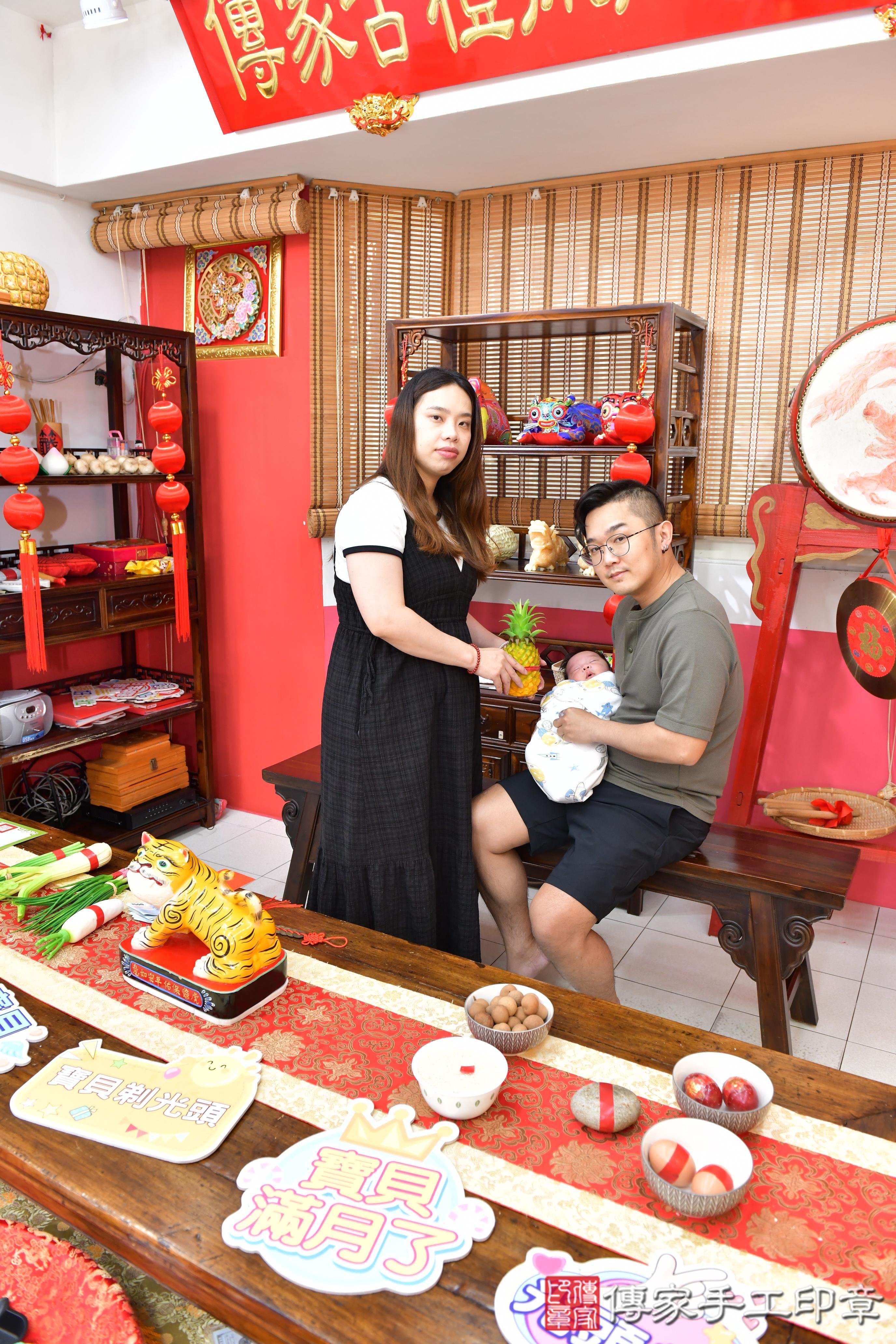 傳家手工印章高雄店、剃頭、滿月、剃胎毛、剃頭十禮、川川寶寶、高雄市、拍照、生日快樂