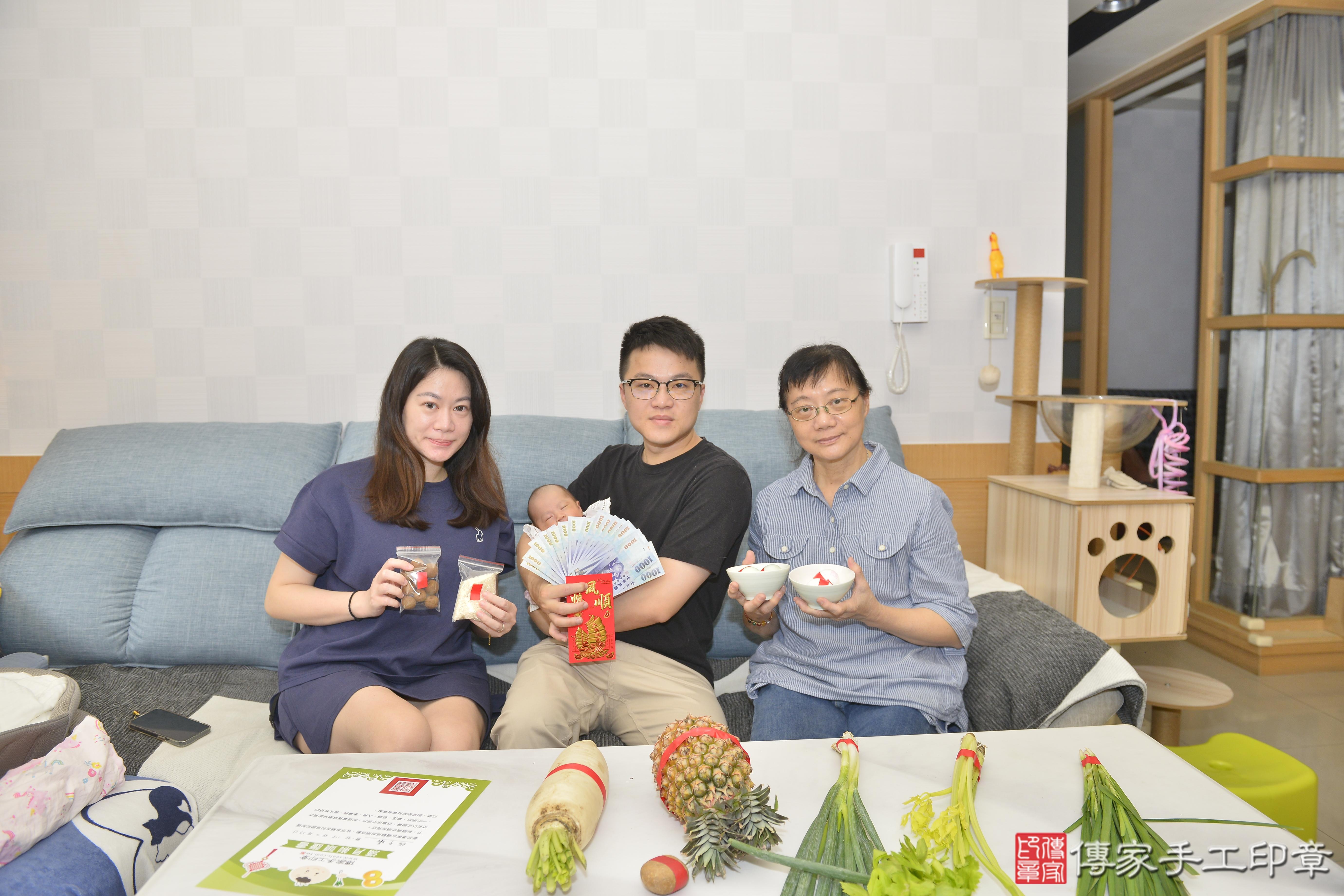 傳家手工印章高雄店、剃頭、滿月、剃胎毛、剃頭十禮、曦曦寶寶、高雄市、拍照、生日快樂