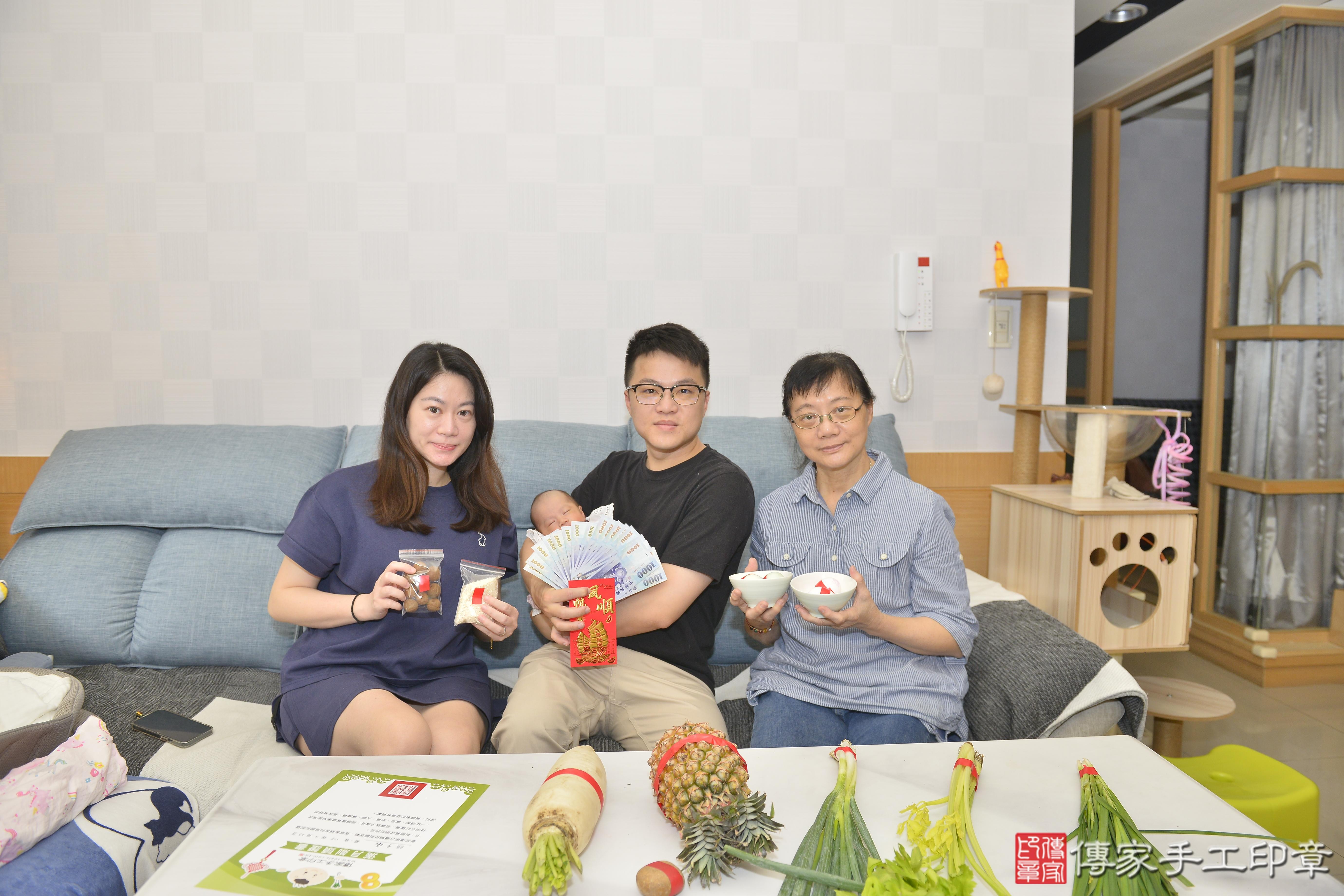 傳家手工印章高雄店、剃頭、滿月、剃胎毛、剃頭十禮、曦曦寶寶、高雄市、拍照、生日快樂