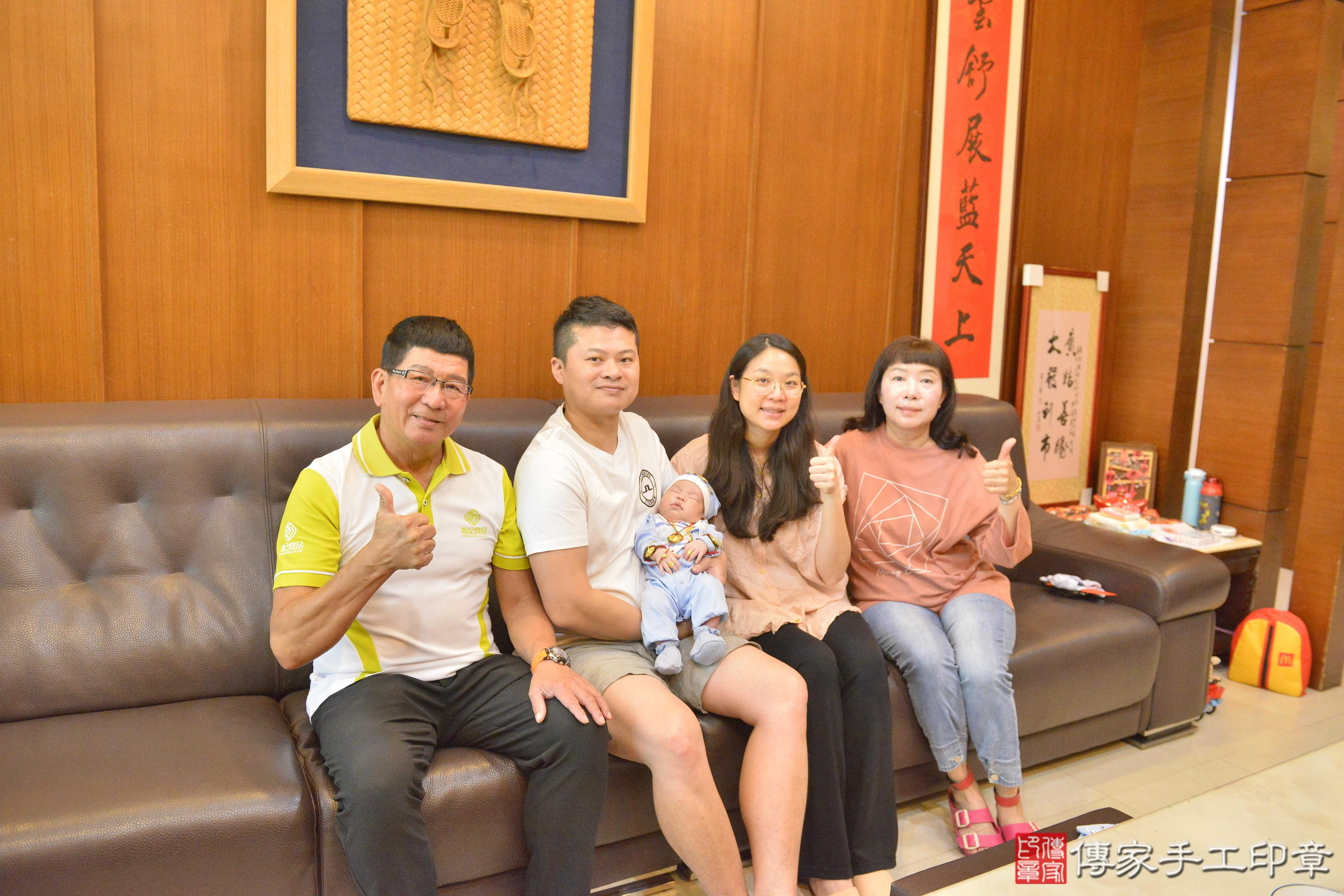 傳家手工印章高雄店、剃頭、滿月、剃胎毛、剃頭十禮、睿睿寶寶、高雄市、拍照、生日快樂