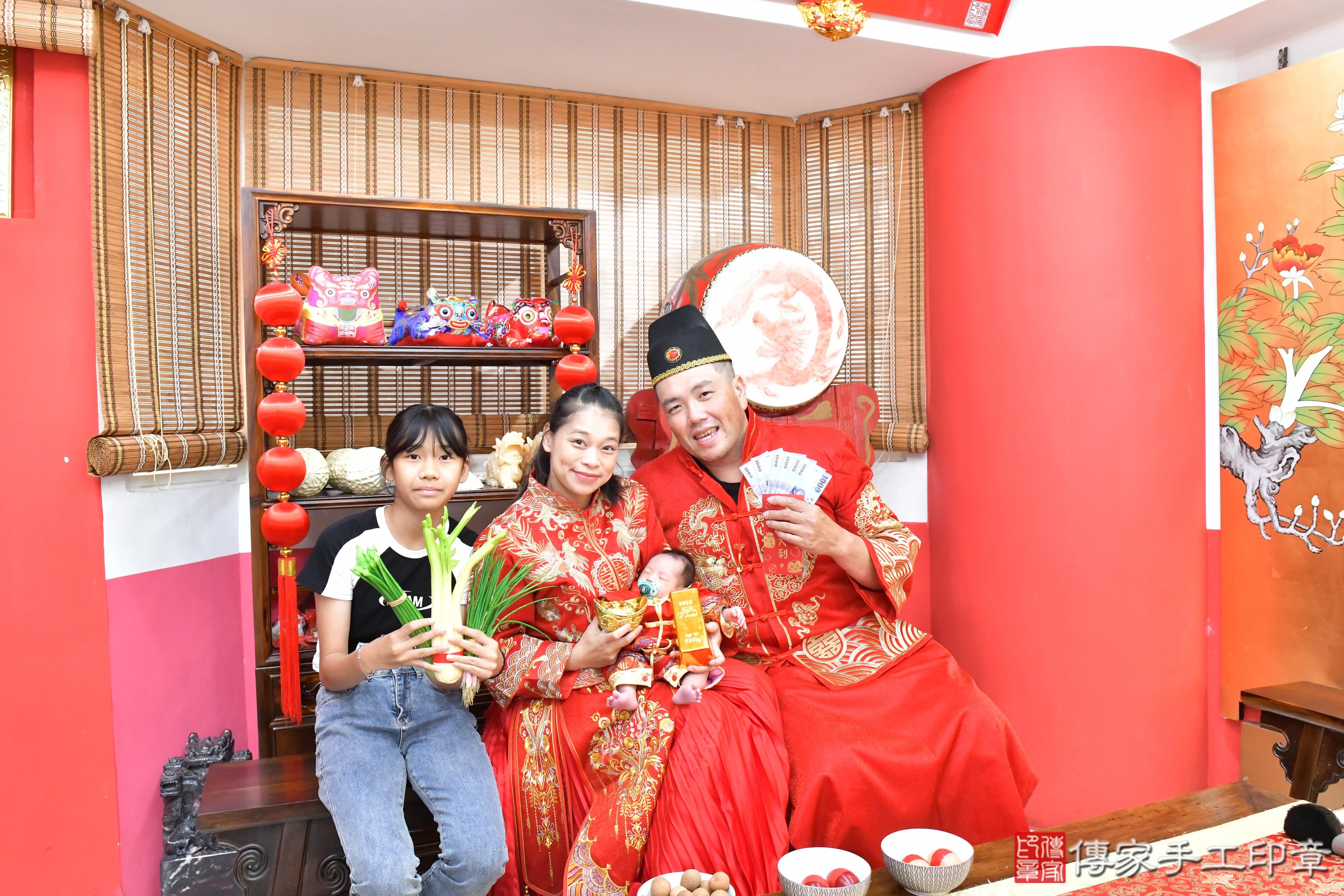 傳家手工印章高雄店、剃頭、滿月、剃胎毛、剃頭十禮、小宇寶寶、高雄市、拍照、生日快樂