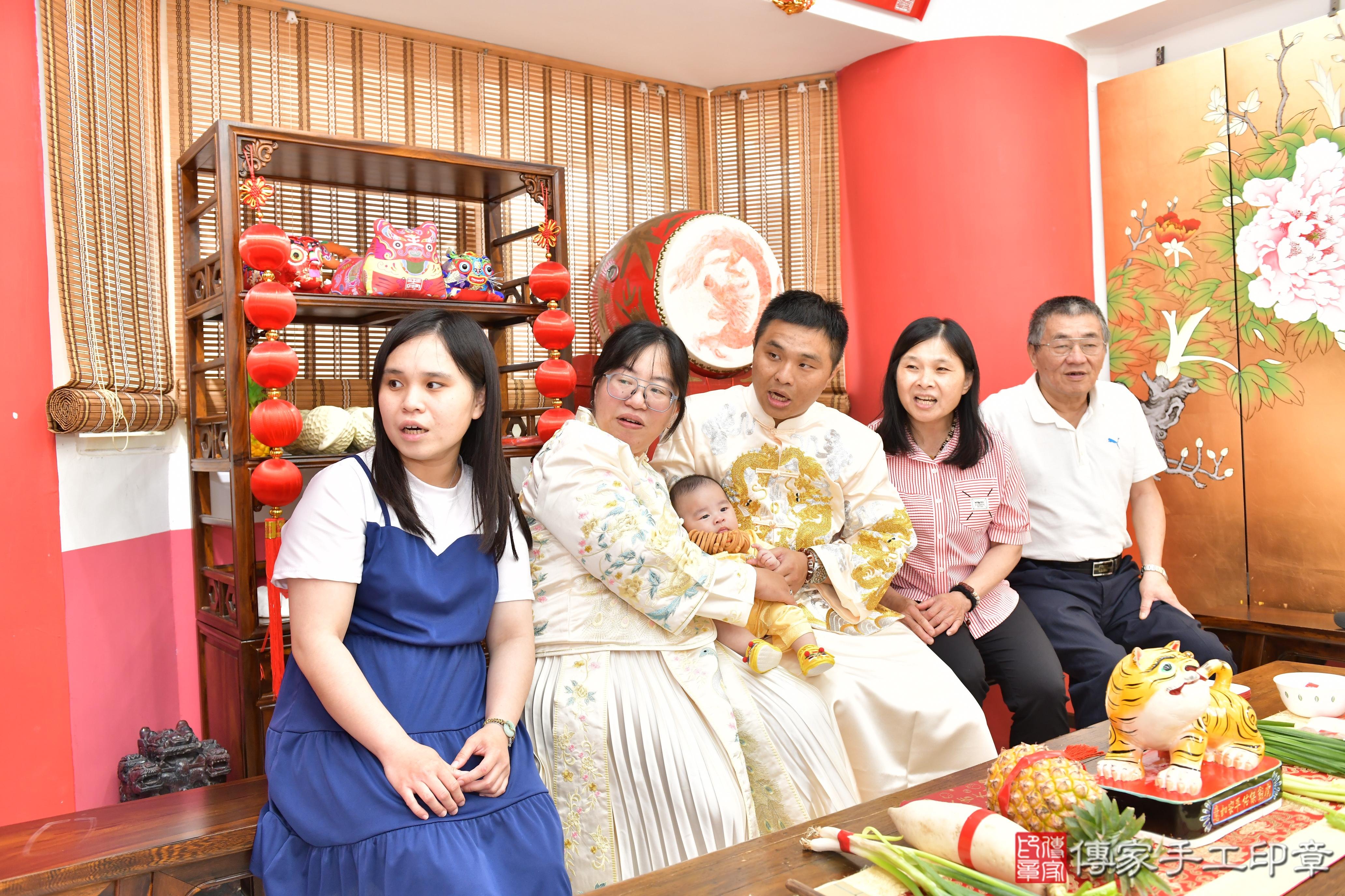 傳家手工印章高雄店、剃頭、滿月、剃胎毛、剃頭十禮、丞丞寶寶、高雄市、拍照、生日快樂