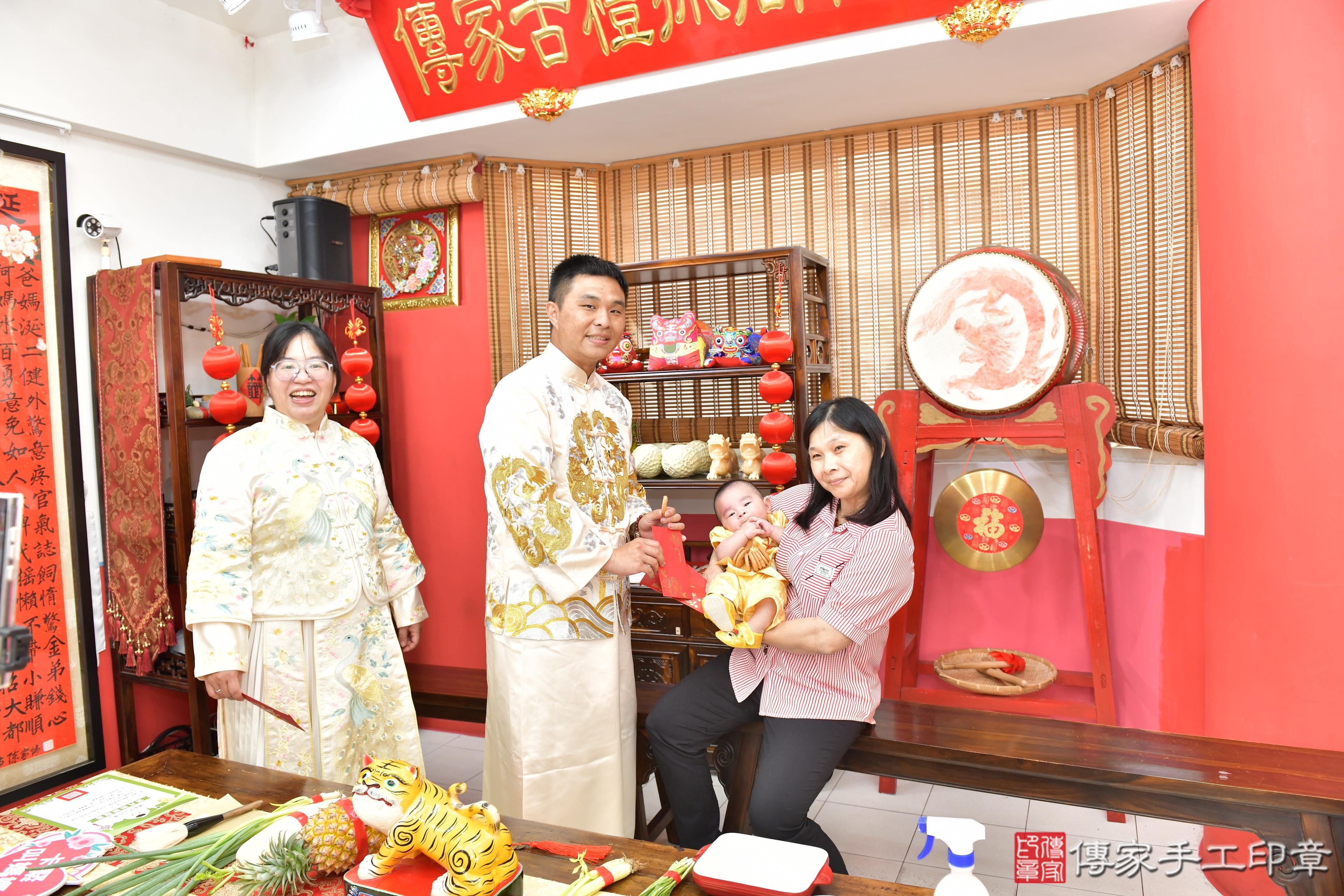 傳家手工印章高雄店、剃頭、滿月、剃胎毛、剃頭十禮、丞丞寶寶、高雄市、拍照、生日快樂