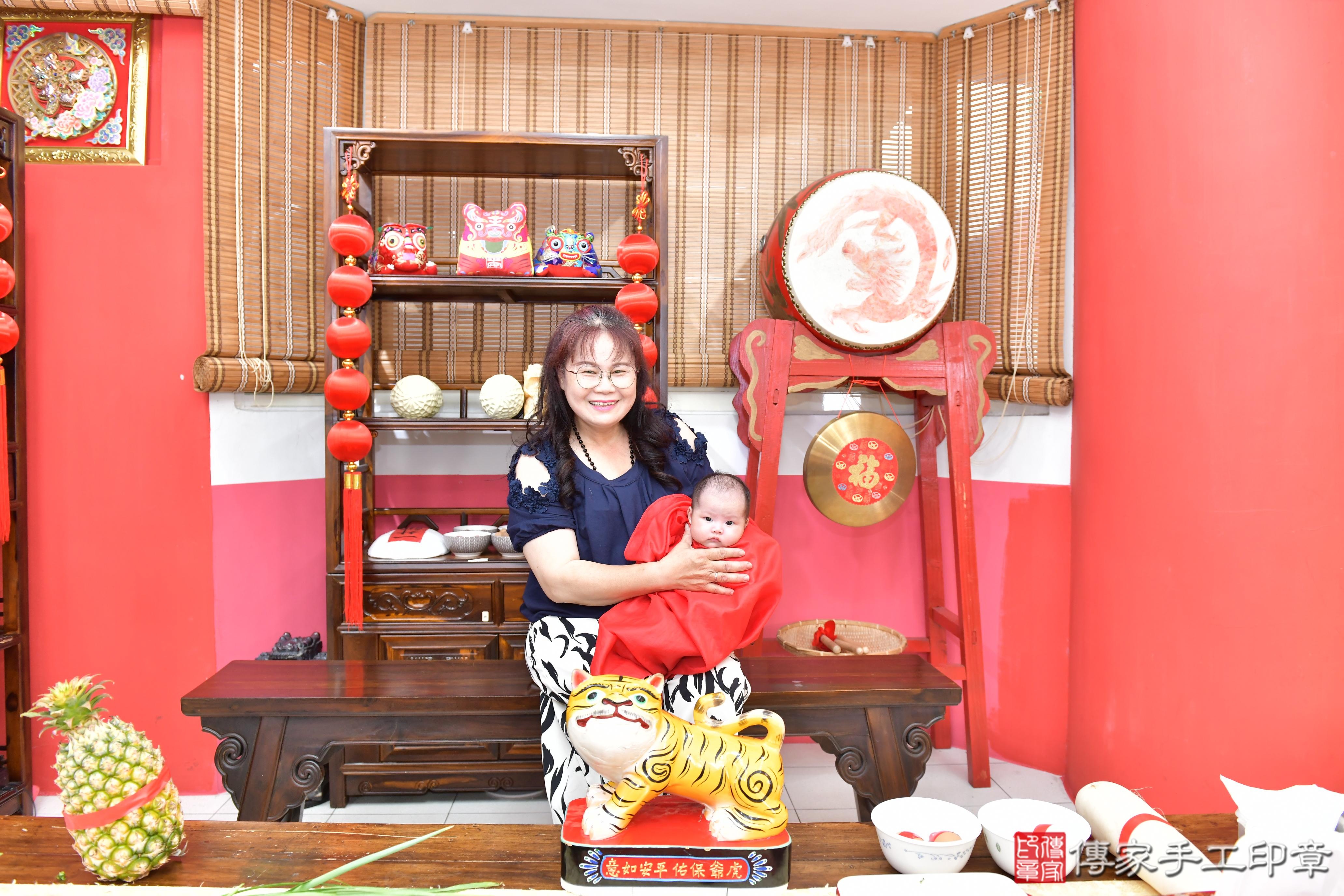 傳家手工印章高雄店、剃頭、滿月、剃胎毛、剃頭十禮、容容寶寶、高雄市、拍照、生日快樂