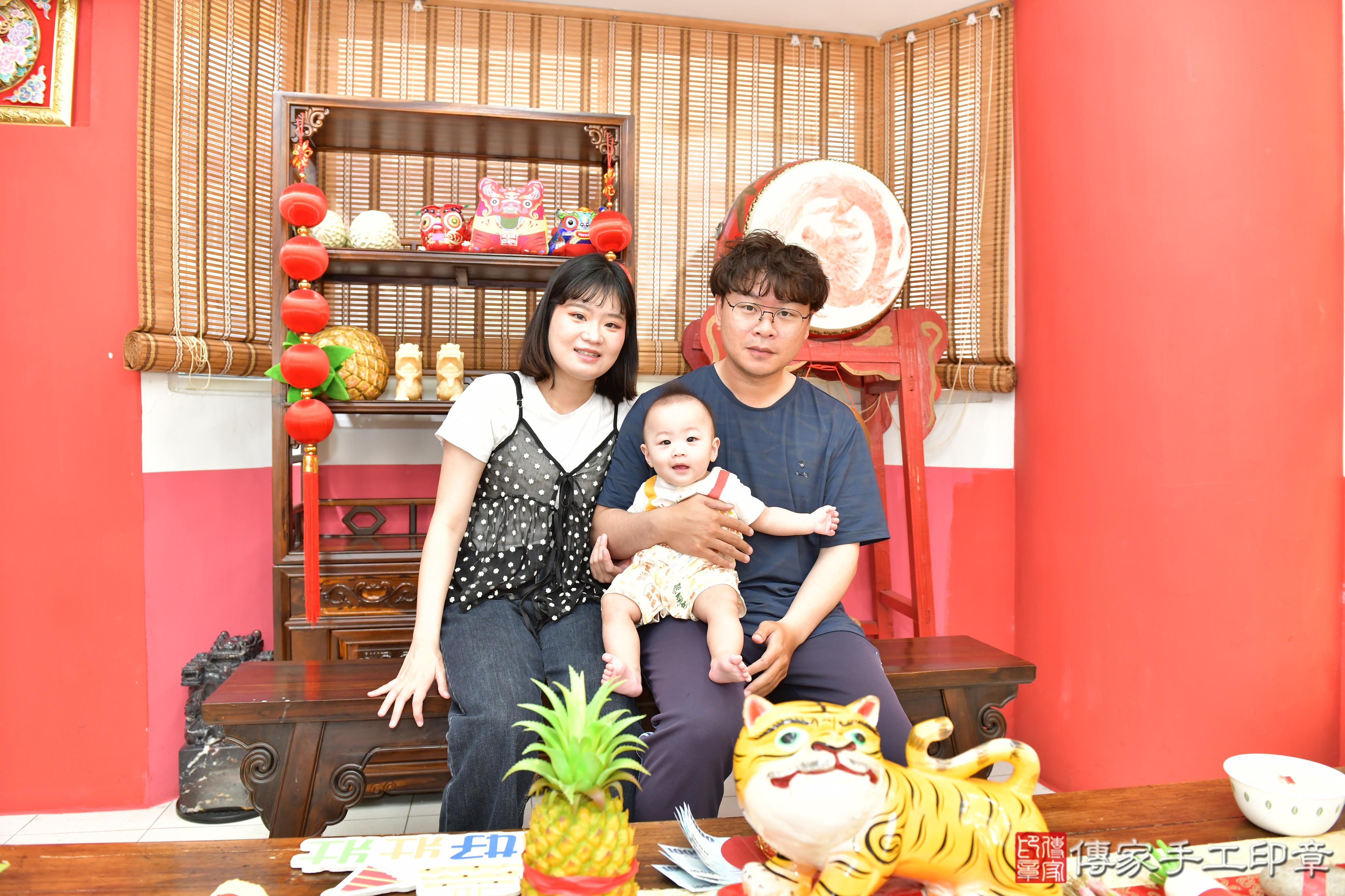傳家手工印章高雄店、剃頭、滿月、剃胎毛、剃頭十禮、侒侒寶寶、高雄市、拍照、生日快樂
