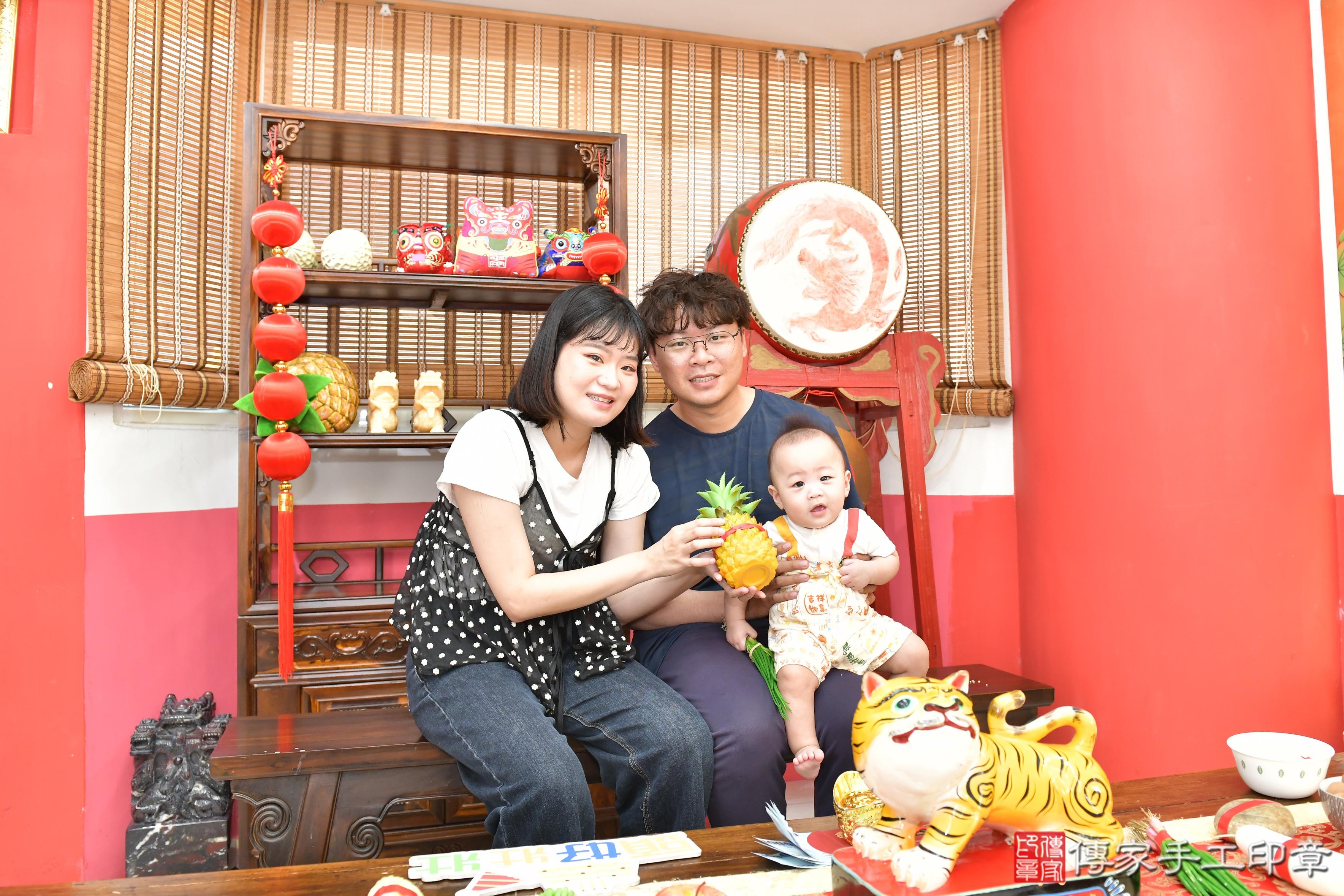 傳家手工印章高雄店、剃頭、滿月、剃胎毛、剃頭十禮、侒侒寶寶、高雄市、拍照、生日快樂
