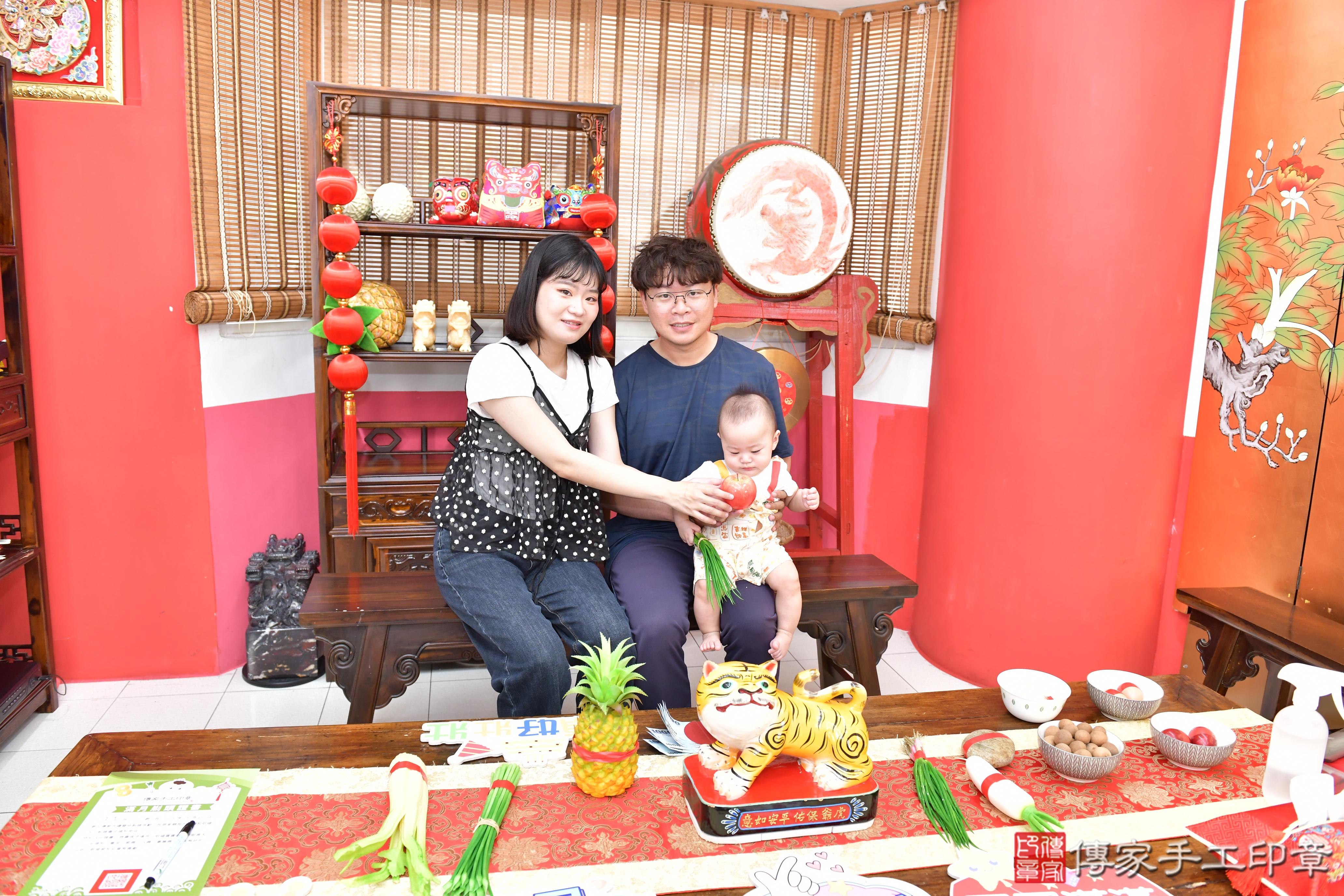 傳家手工印章高雄店、剃頭、滿月、剃胎毛、剃頭十禮、侒侒寶寶、高雄市、拍照、生日快樂