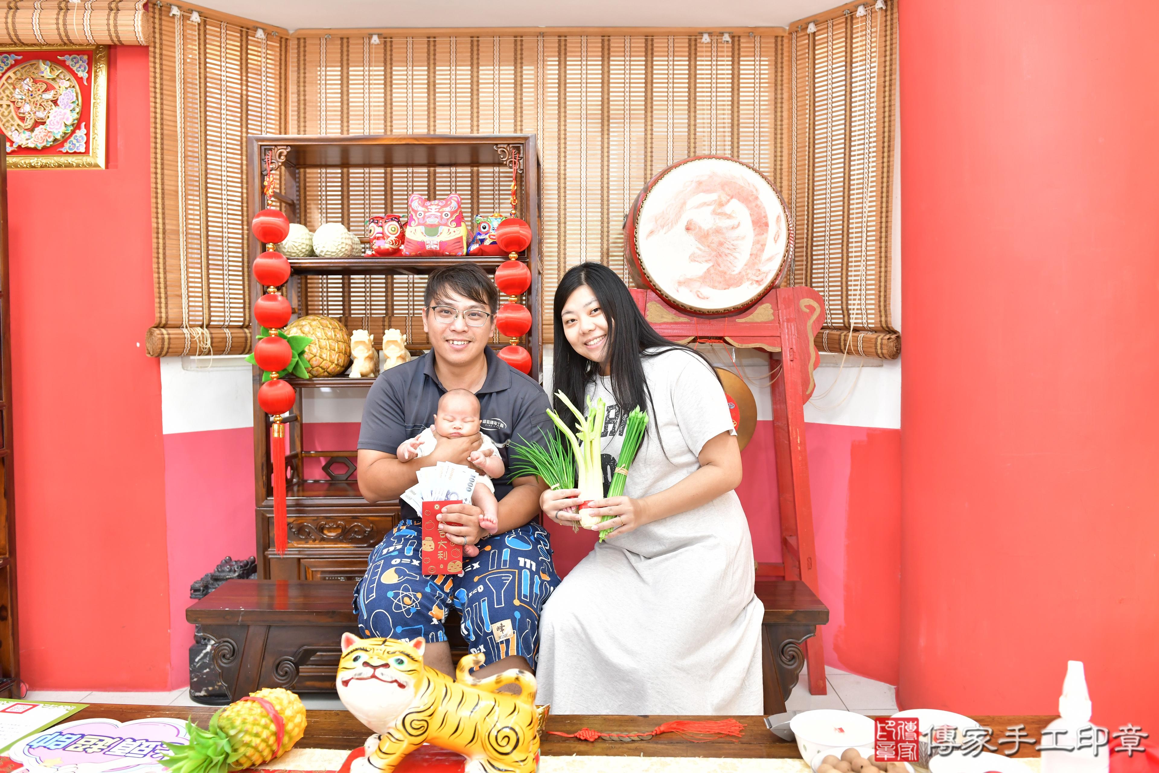 傳家手工印章高雄店、剃頭、滿月、剃胎毛、剃頭十禮、小樂寶寶、高雄市、拍照、生日快樂