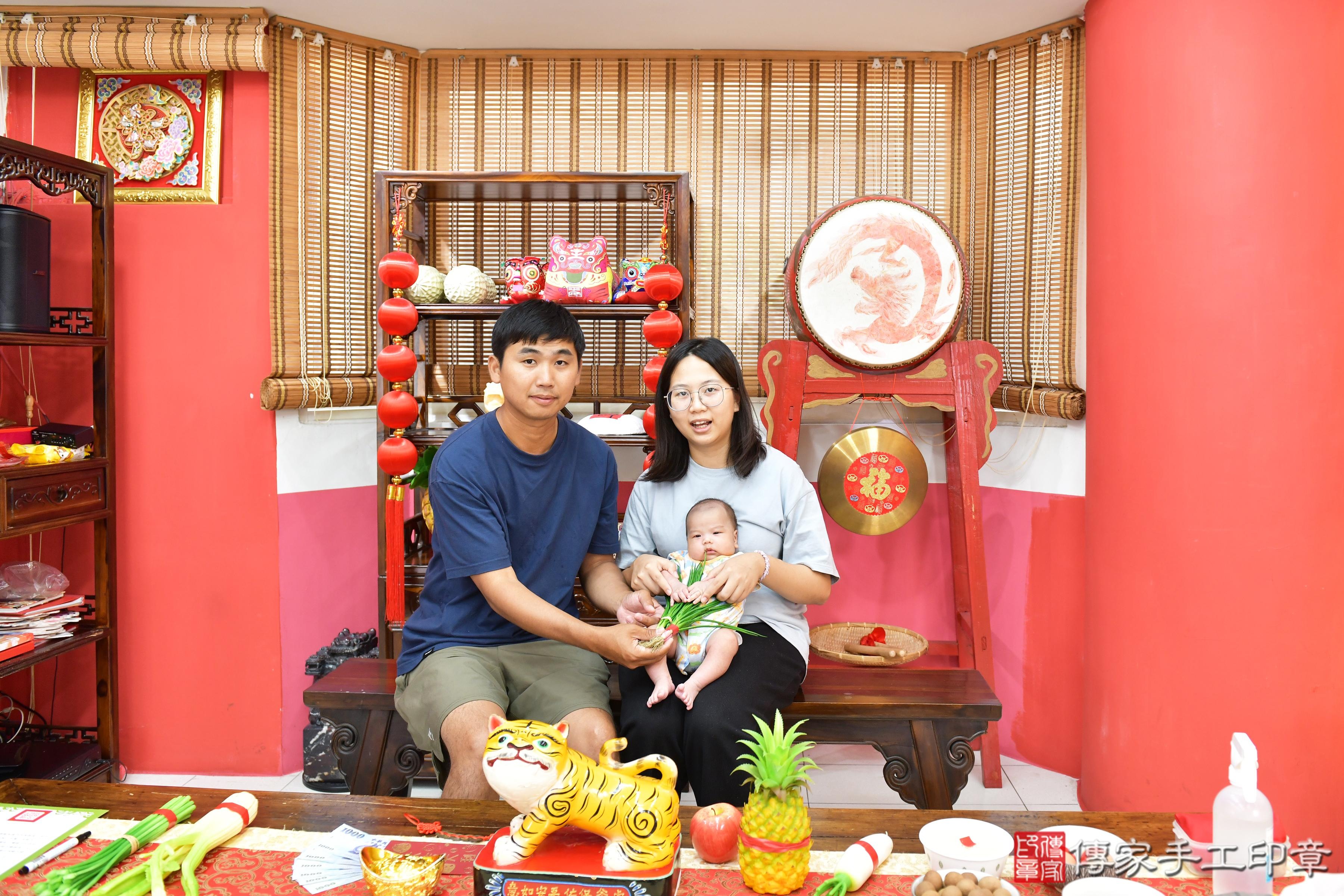 傳家手工印章高雄店、剃頭、滿月、剃胎毛、剃頭十禮、小智寶寶、高雄市、拍照、生日快樂