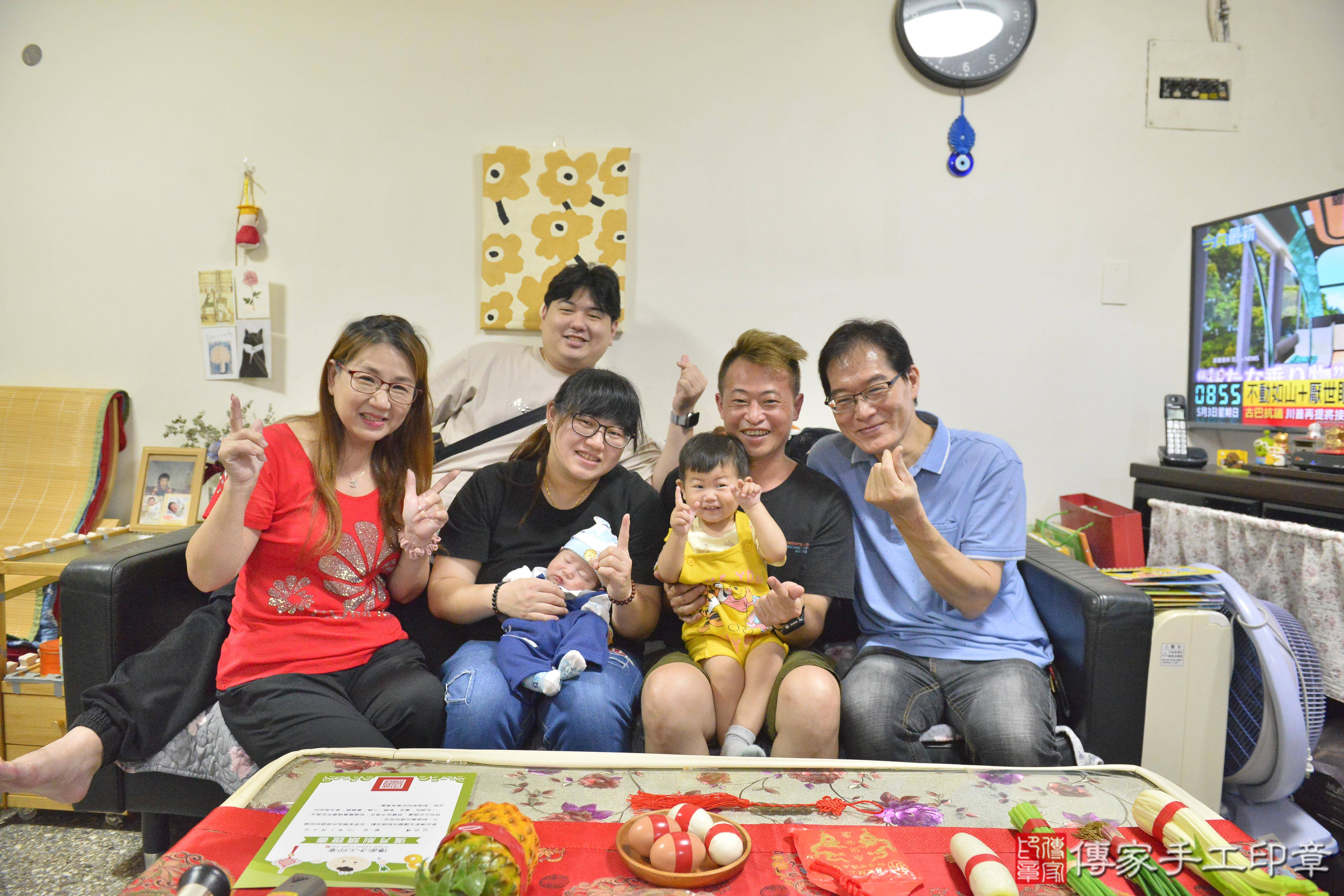 傳家手工印章高雄店、剃頭、滿月、剃胎毛、剃頭十禮、燁燁寶寶、高雄市、拍照、生日快樂