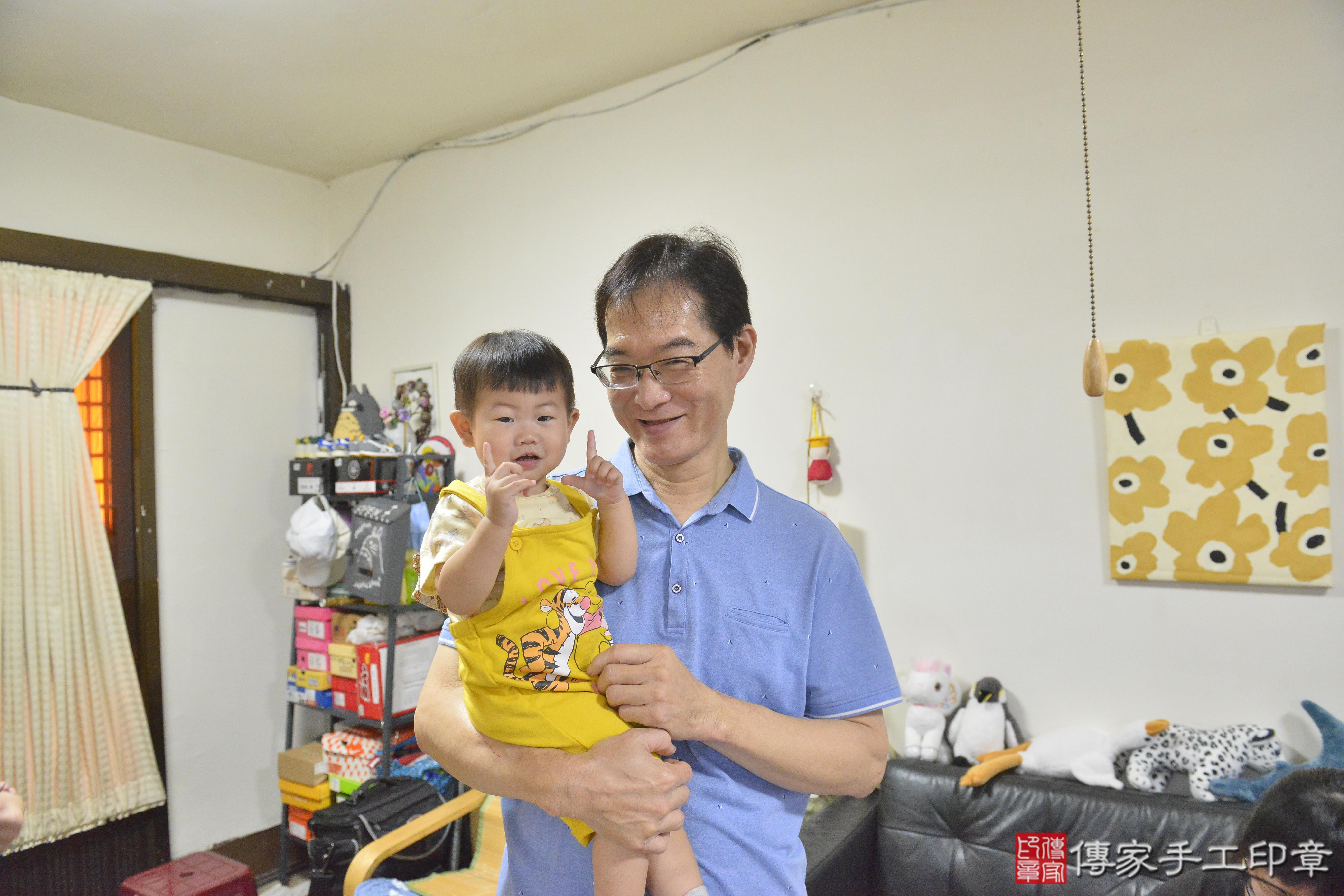 傳家手工印章高雄店、剃頭、滿月、剃胎毛、剃頭十禮、燁燁寶寶、高雄市、拍照、生日快樂