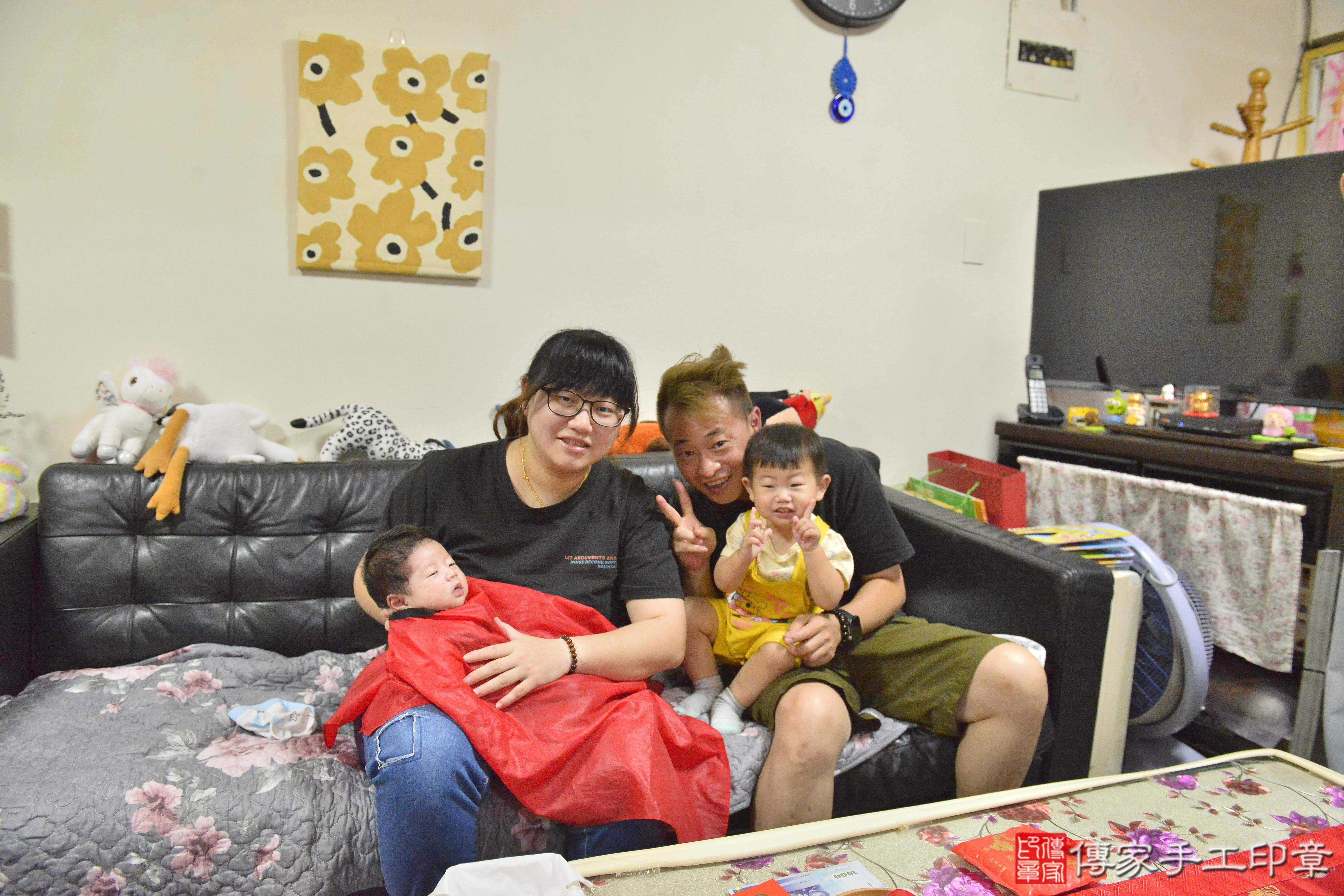 傳家手工印章高雄店、剃頭、滿月、剃胎毛、剃頭十禮、燁燁寶寶、高雄市、拍照、生日快樂