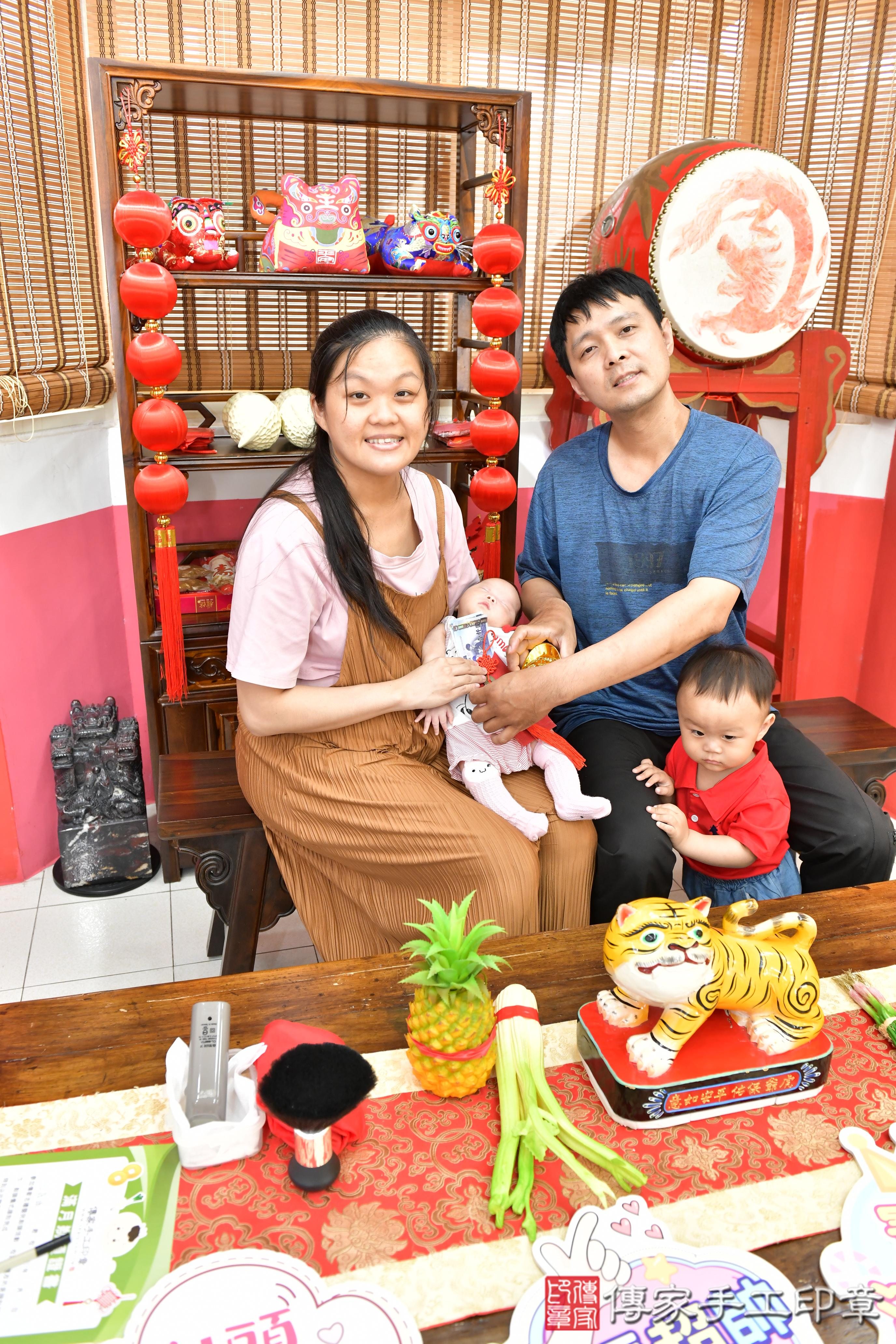 傳家手工印章高雄店、剃頭、滿月、剃胎毛、剃頭十禮、小晴寶寶、高雄市、拍照、生日快樂