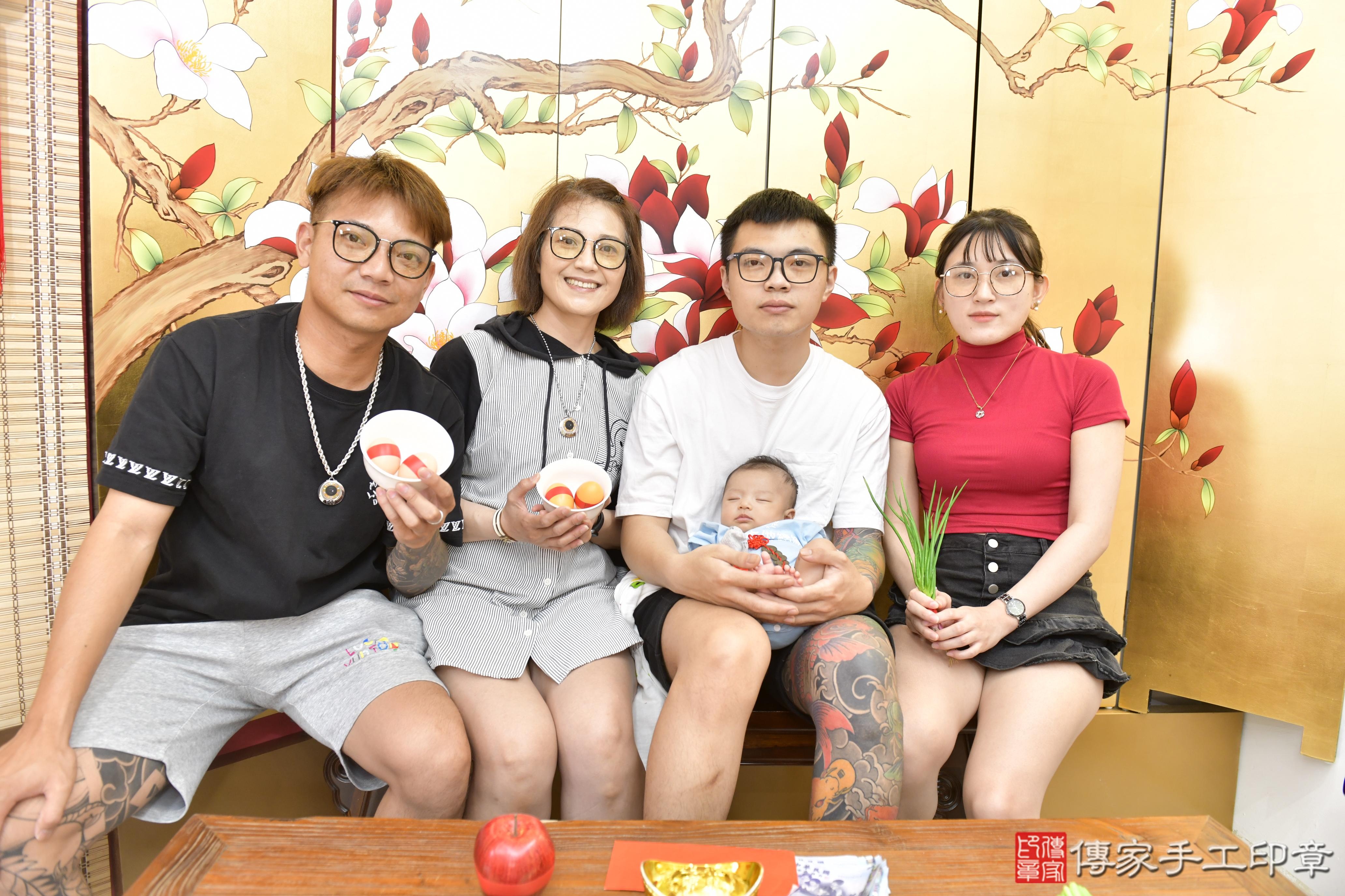 傳家手工印章新竹店、剃頭、滿月、剃胎毛、剃頭十禮、熙熙寶寶、新竹市、拍照、生日快樂