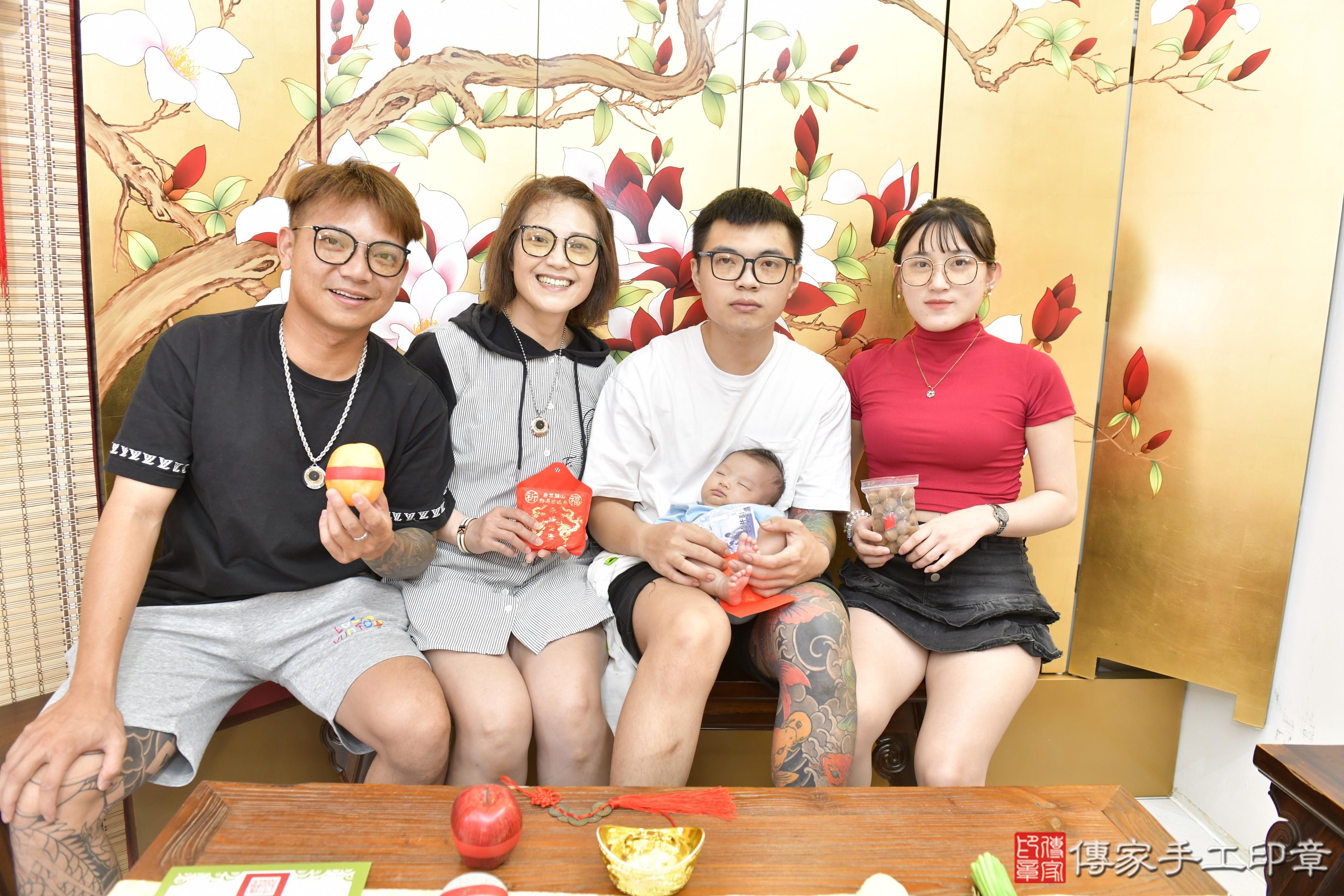 傳家手工印章新竹店、剃頭、滿月、剃胎毛、剃頭十禮、熙熙寶寶、新竹市、拍照、生日快樂