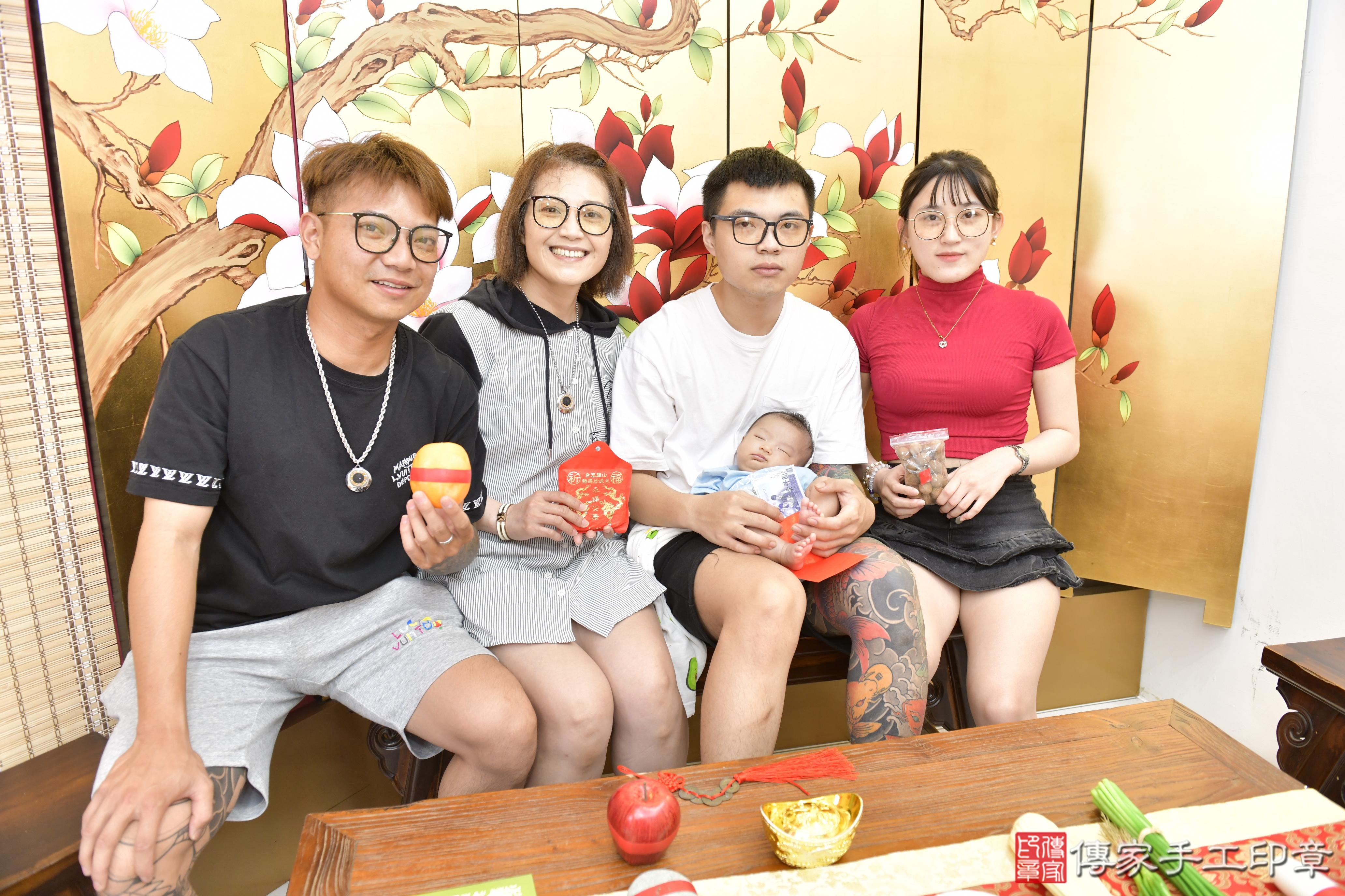 傳家手工印章新竹店、剃頭、滿月、剃胎毛、剃頭十禮、熙熙寶寶、新竹市、拍照、生日快樂