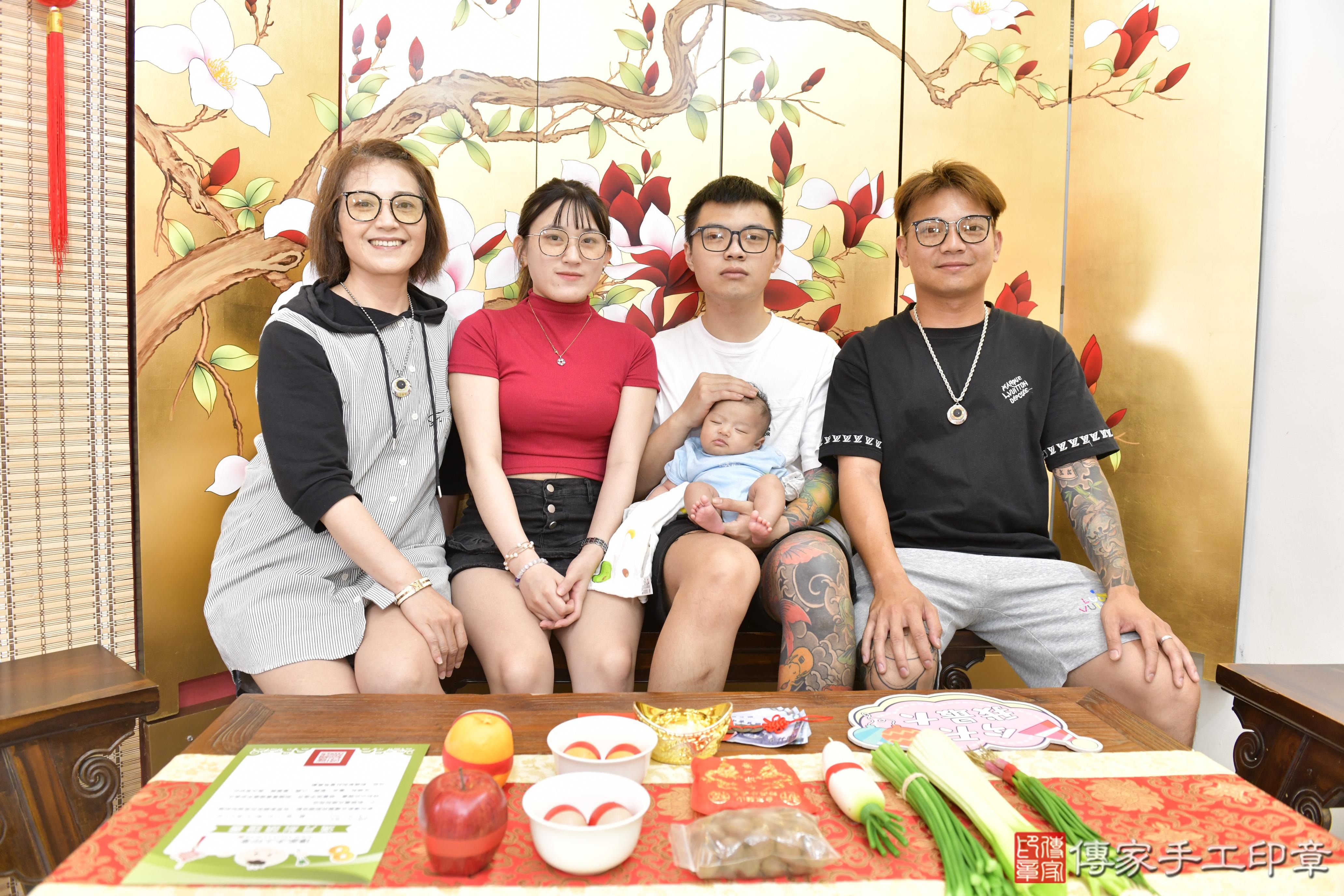 傳家手工印章新竹店、剃頭、滿月、剃胎毛、剃頭十禮、熙熙寶寶、新竹市、拍照、生日快樂