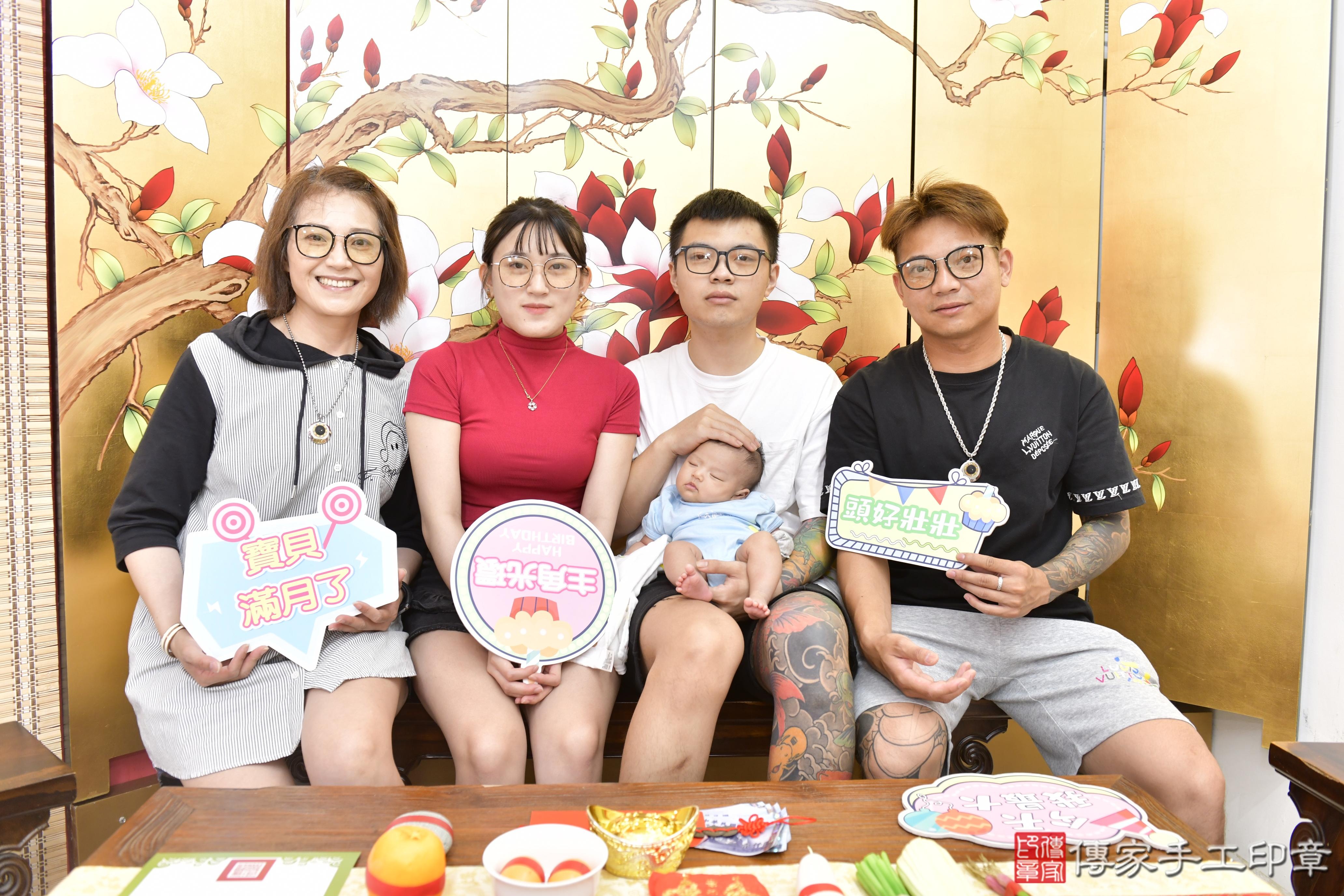 傳家手工印章新竹店、剃頭、滿月、剃胎毛、剃頭十禮、熙熙寶寶、新竹市、拍照、生日快樂