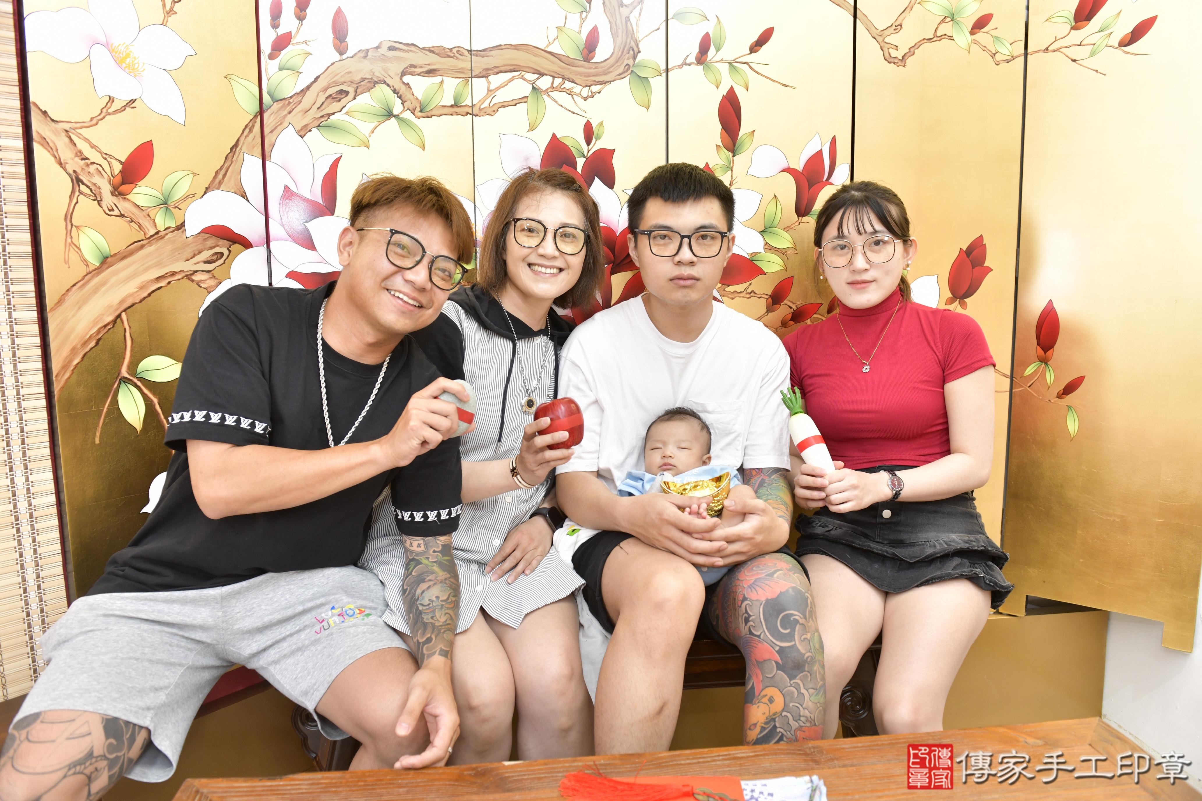 傳家手工印章新竹店、剃頭、滿月、剃胎毛、剃頭十禮、熙熙寶寶、新竹市、拍照、生日快樂