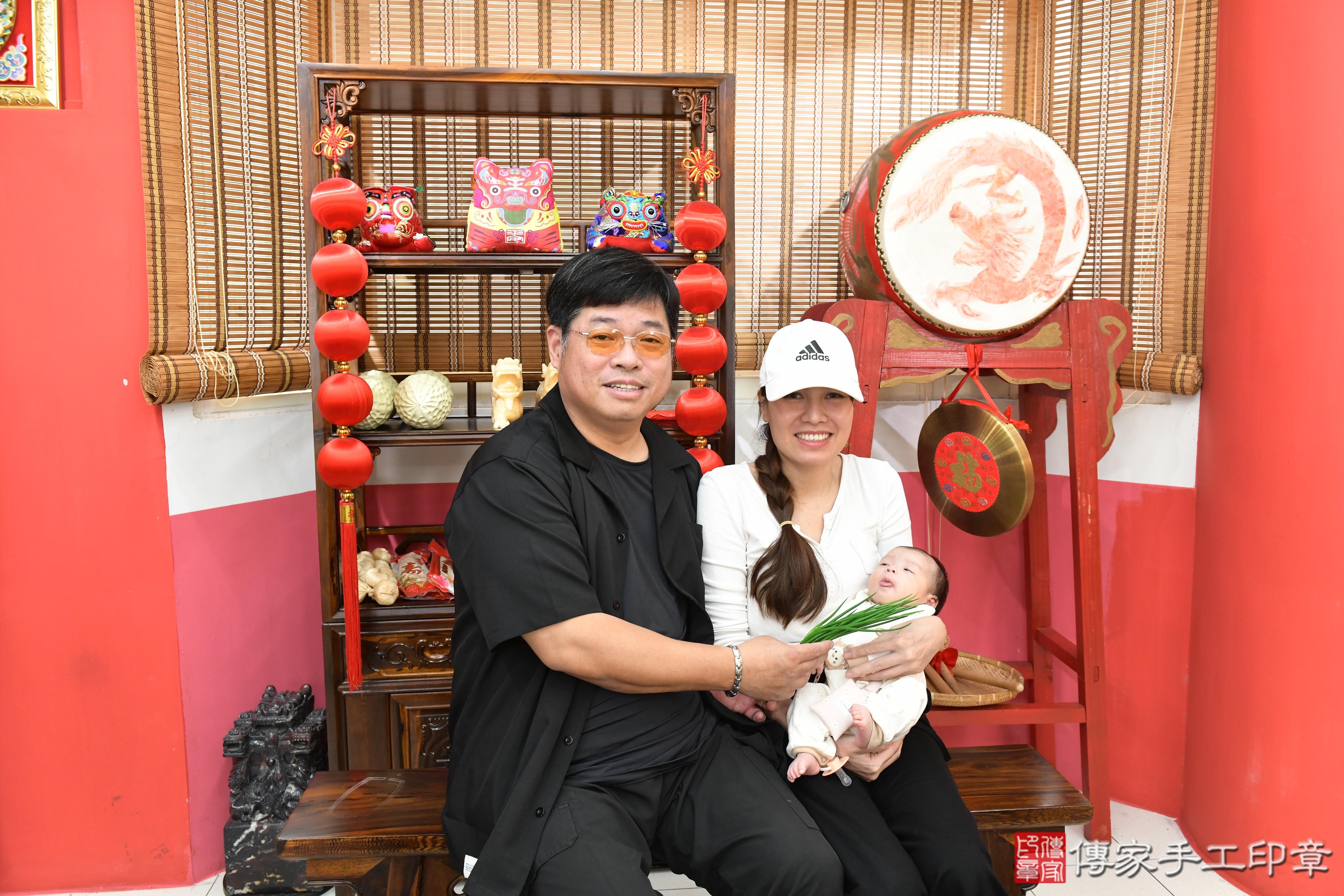 傳家手工印章高雄店、剃頭、滿月、剃胎毛、剃頭十禮、希希寶寶、高雄市、拍照、生日快樂