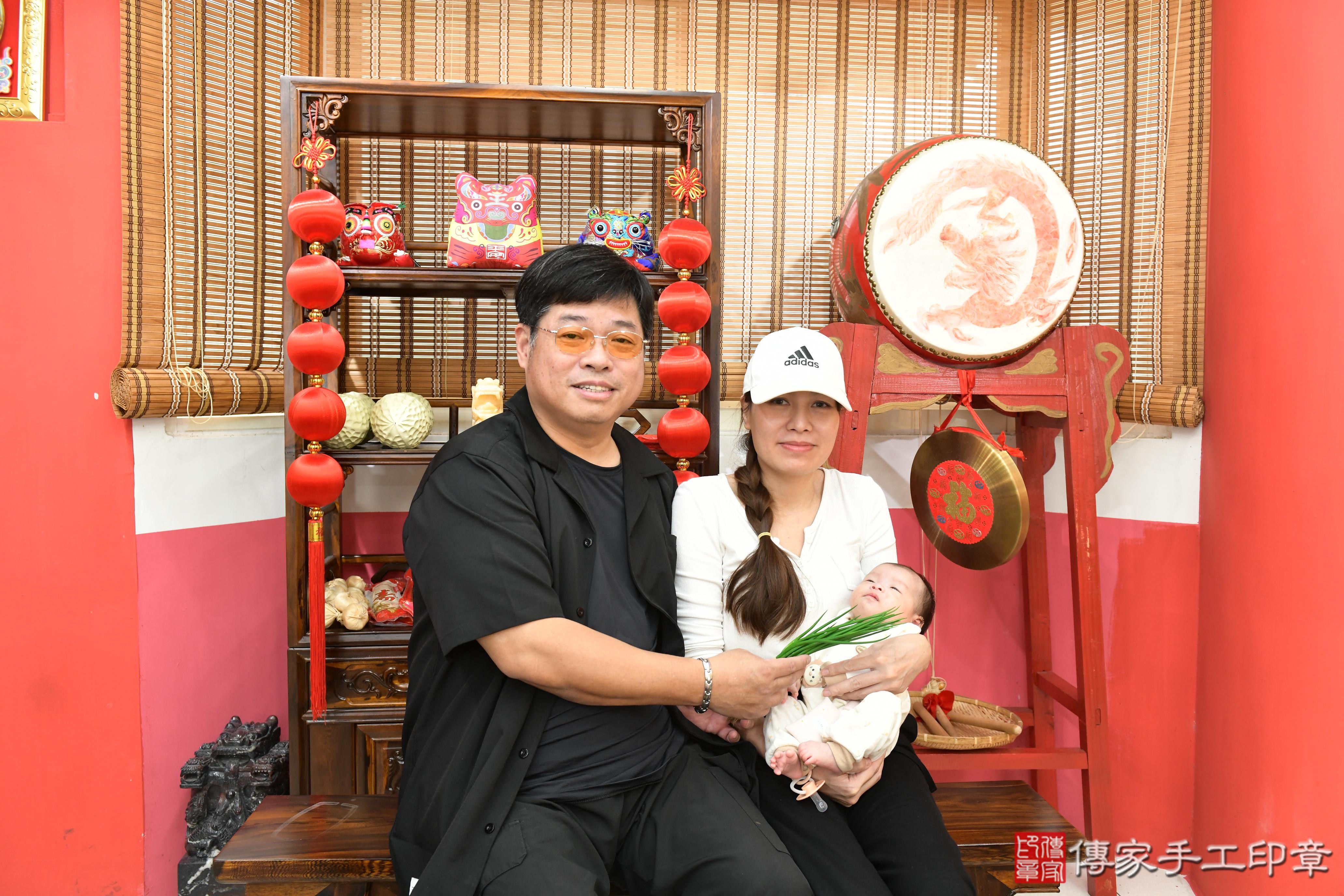 傳家手工印章高雄店、剃頭、滿月、剃胎毛、剃頭十禮、希希寶寶、高雄市、拍照、生日快樂