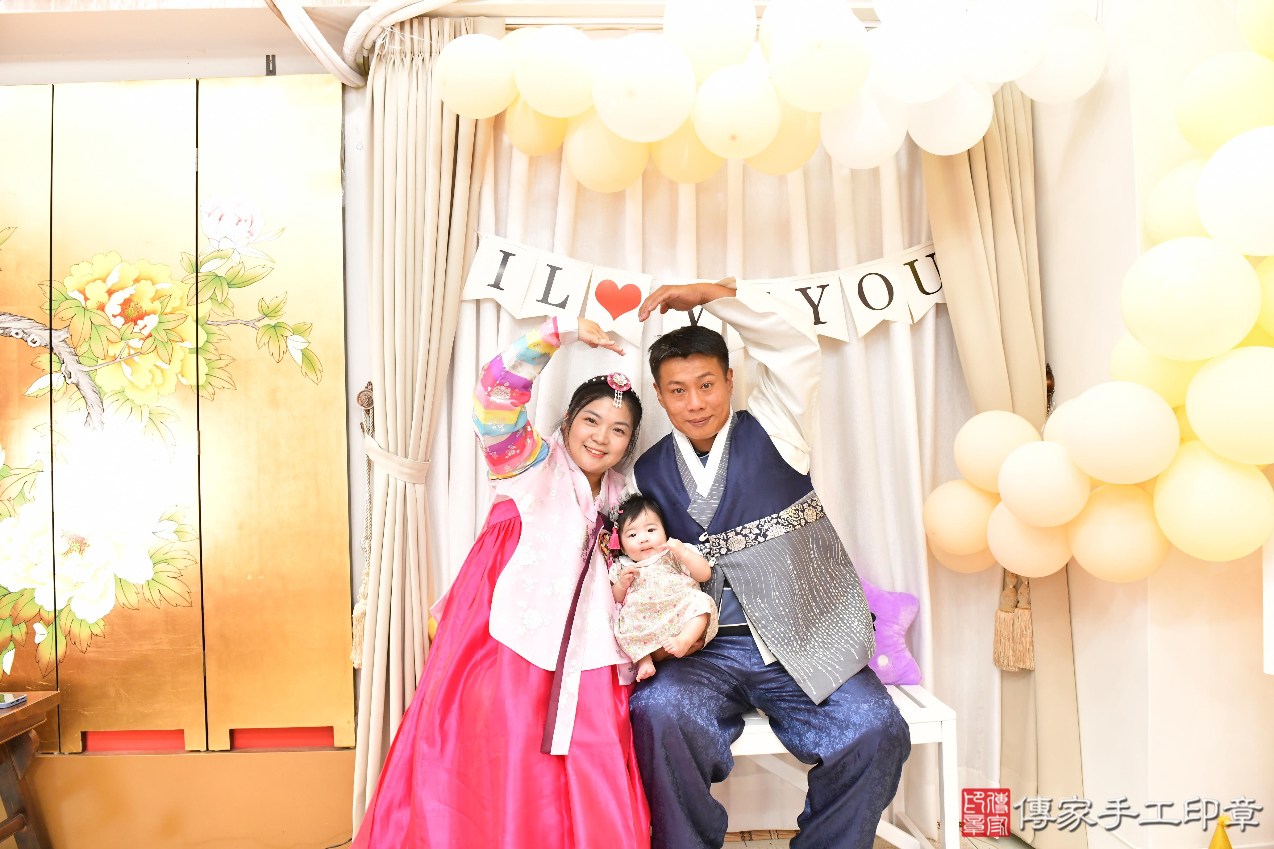 傳家手工印章高雄店、收涎、四個月、收涎餅、吉祥話、小霏寶寶、高雄市、拍照、生日快樂