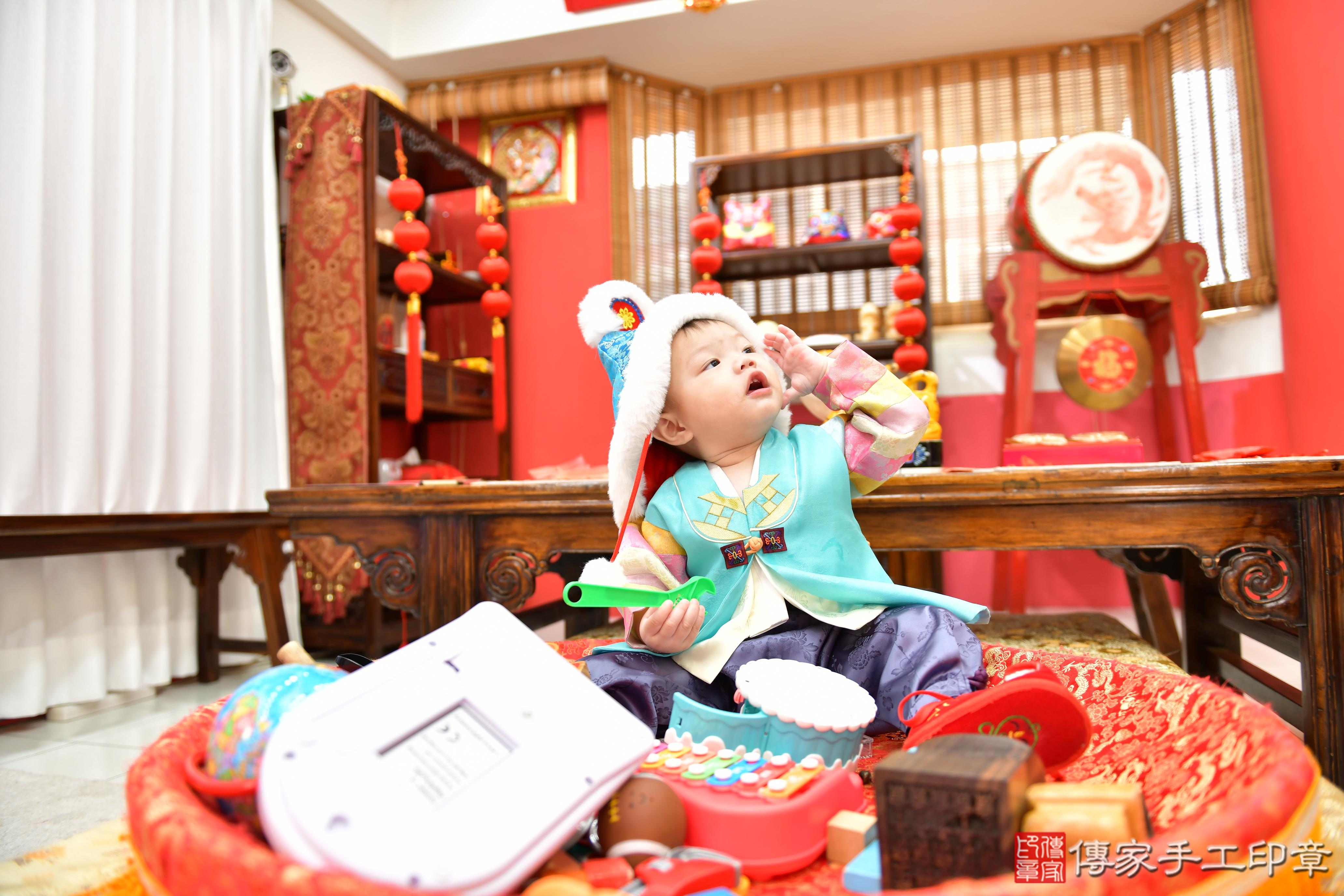 傳家手工印章高雄店、抓周、度晬、中國風會場、抓周道具物品、抓周證書、滿周歲、小宇寶寶、高雄市、拍照、生日快樂