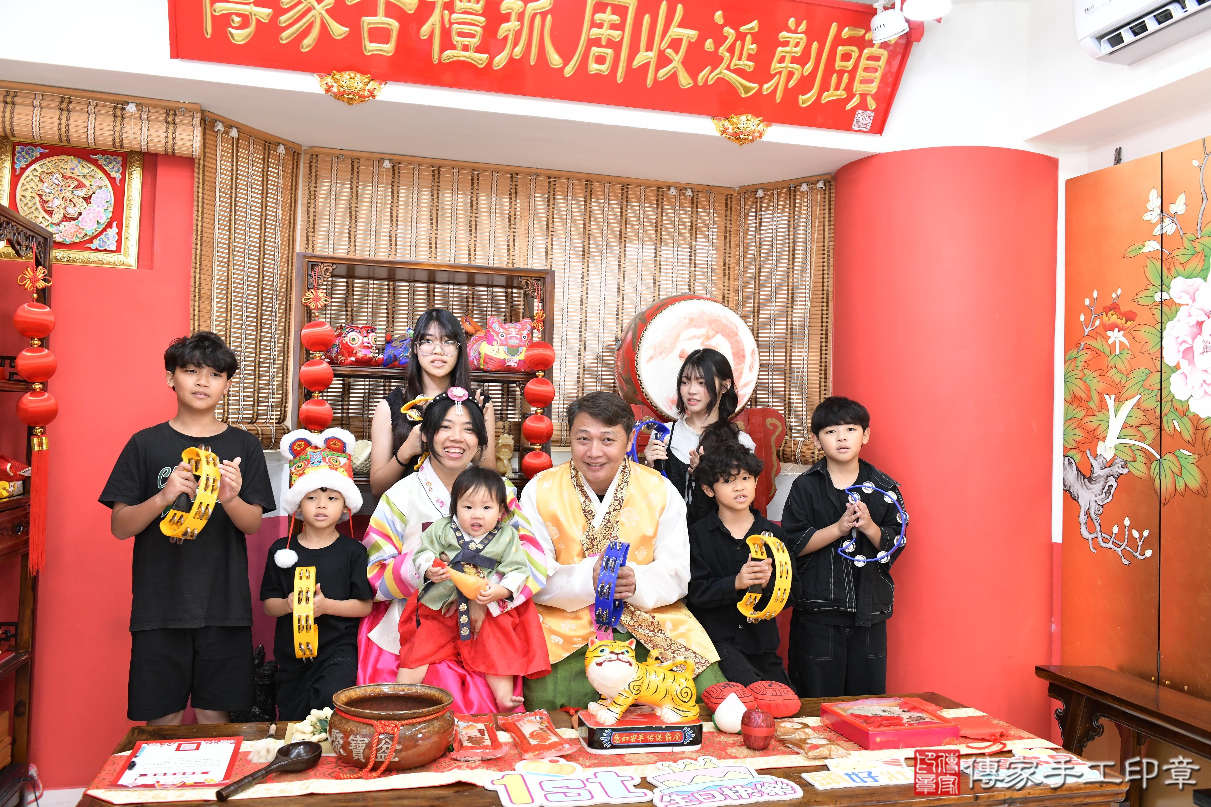 傳家手工印章高雄店、抓周、度晬、中國風會場、抓周道具物品、抓周證書、滿周歲、霓霓寶寶、高雄市、拍照、生日快樂