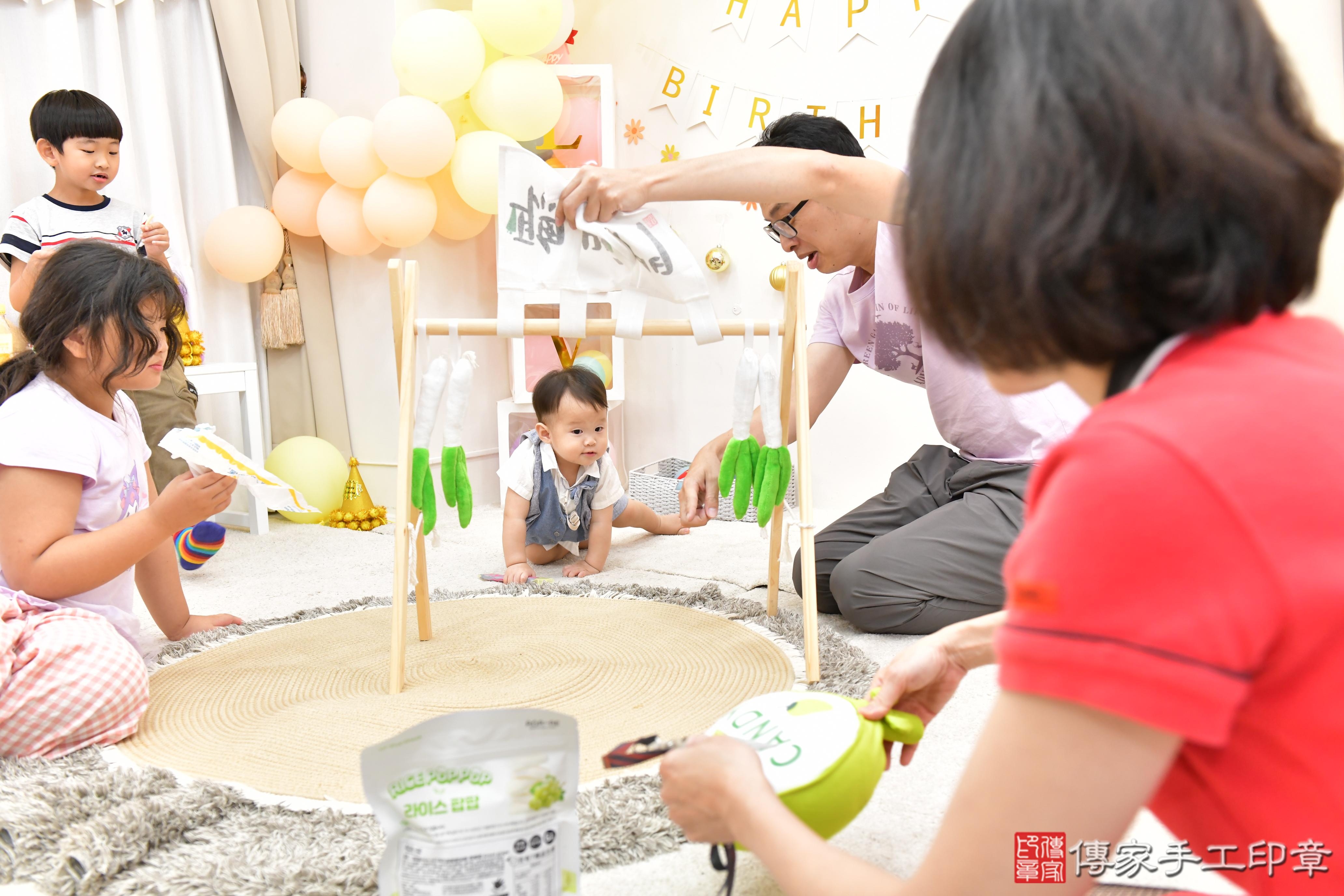 傳家手工印章高雄店、抓周、度晬、中國風會場、抓周道具物品、抓周證書、滿周歲、楷楷寶寶、高雄市、拍照、生日快樂