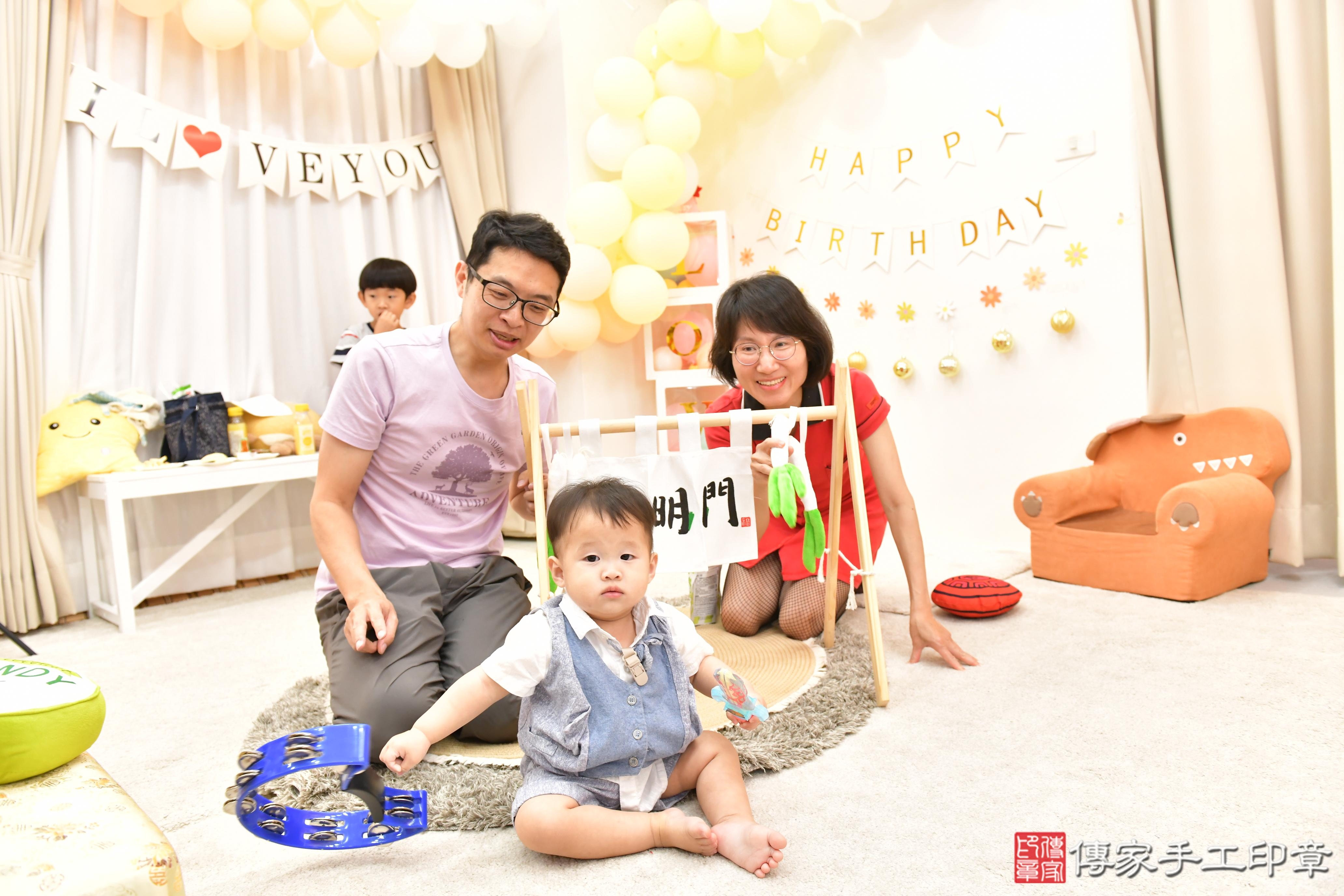 傳家手工印章高雄店、抓周、度晬、中國風會場、抓周道具物品、抓周證書、滿周歲、楷楷寶寶、高雄市、拍照、生日快樂
