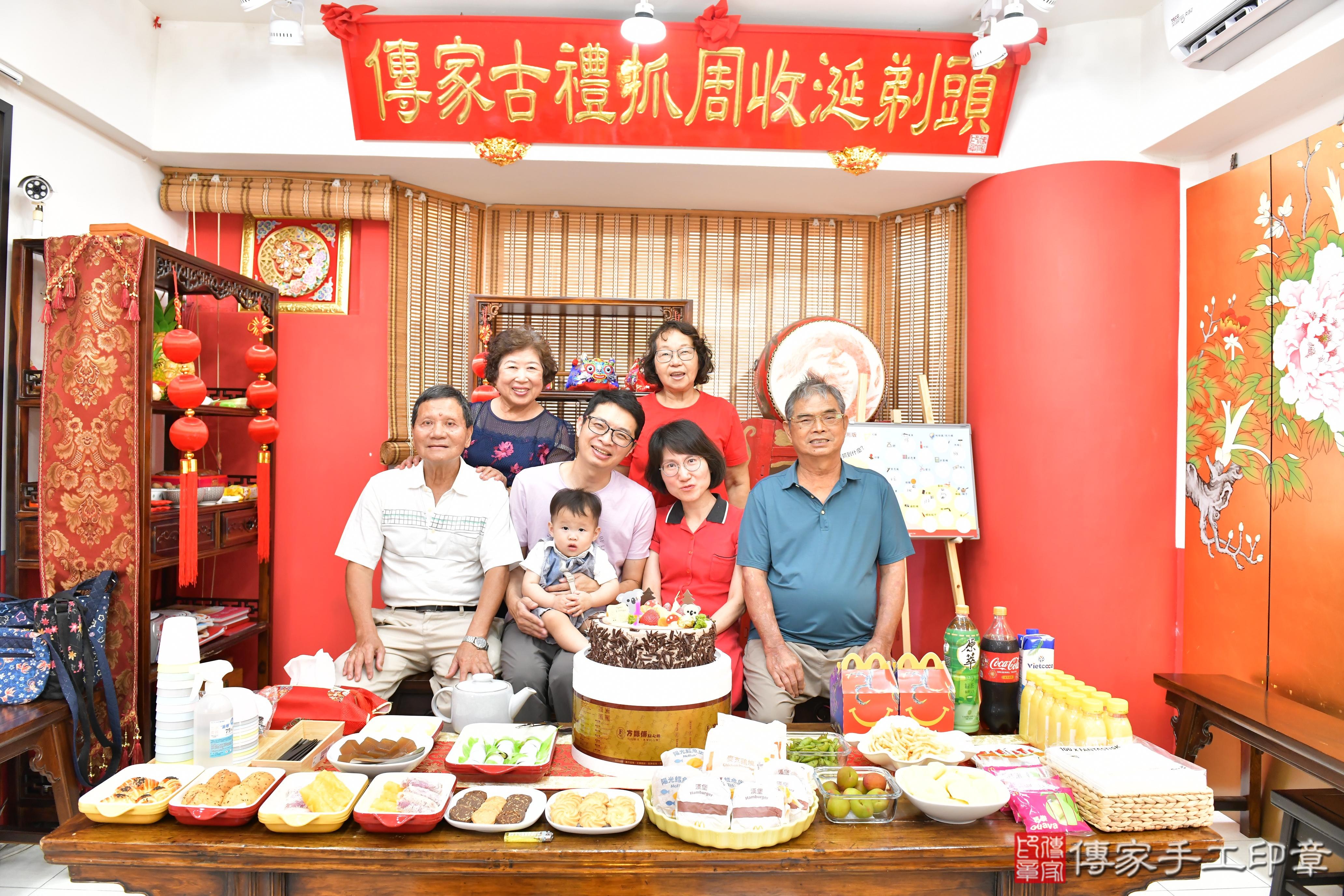 傳家手工印章高雄店、抓周、度晬、中國風會場、抓周道具物品、抓周證書、滿周歲、楷楷寶寶、高雄市、拍照、生日快樂