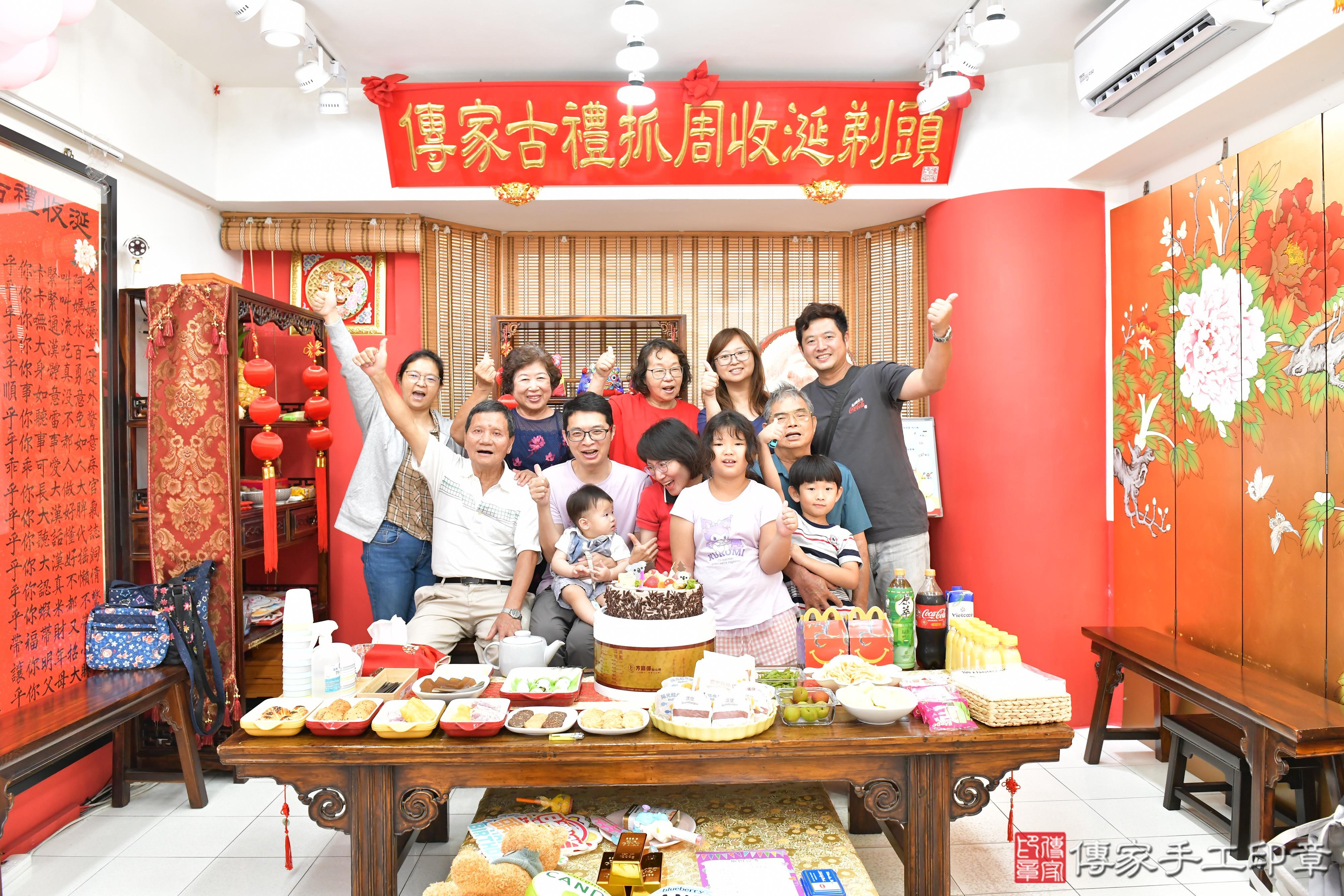 傳家手工印章高雄店、抓周、度晬、中國風會場、抓周道具物品、抓周證書、滿周歲、楷楷寶寶、高雄市、拍照、生日快樂
