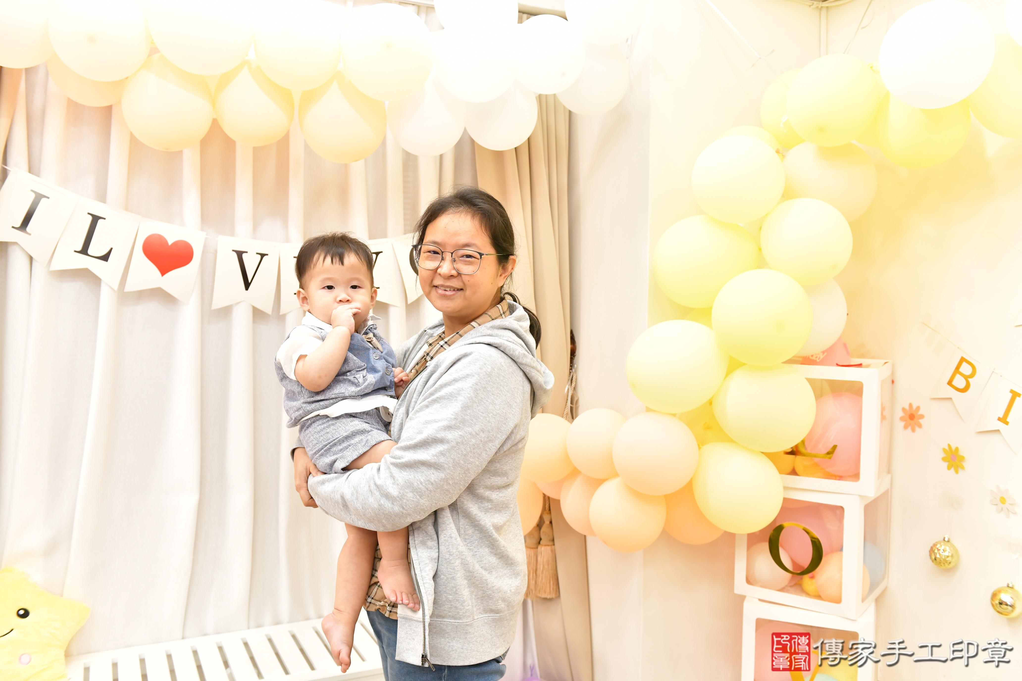 傳家手工印章高雄店、抓周、度晬、中國風會場、抓周道具物品、抓周證書、滿周歲、楷楷寶寶、高雄市、拍照、生日快樂