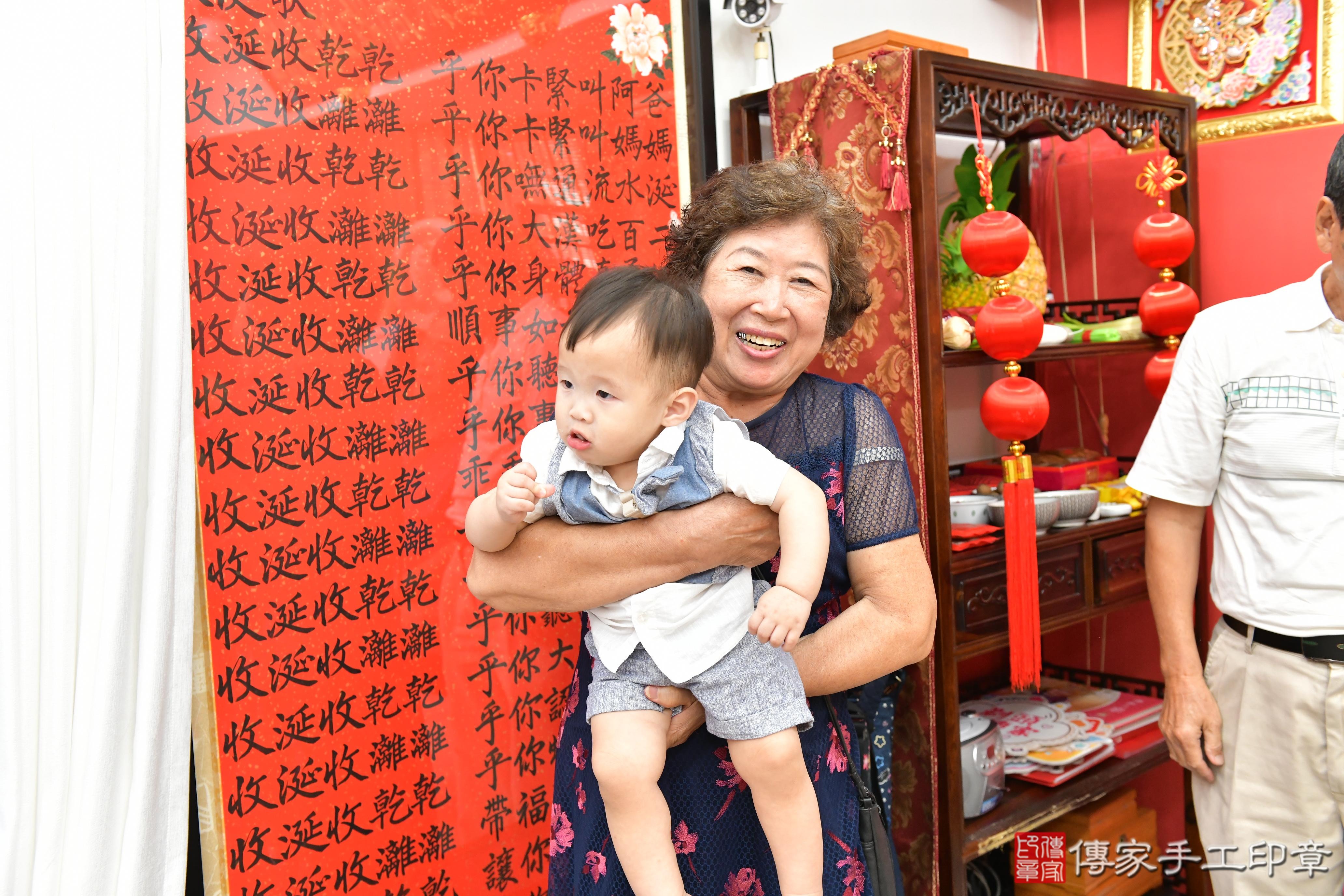 傳家手工印章高雄店、抓周、度晬、中國風會場、抓周道具物品、抓周證書、滿周歲、楷楷寶寶、高雄市、拍照、生日快樂