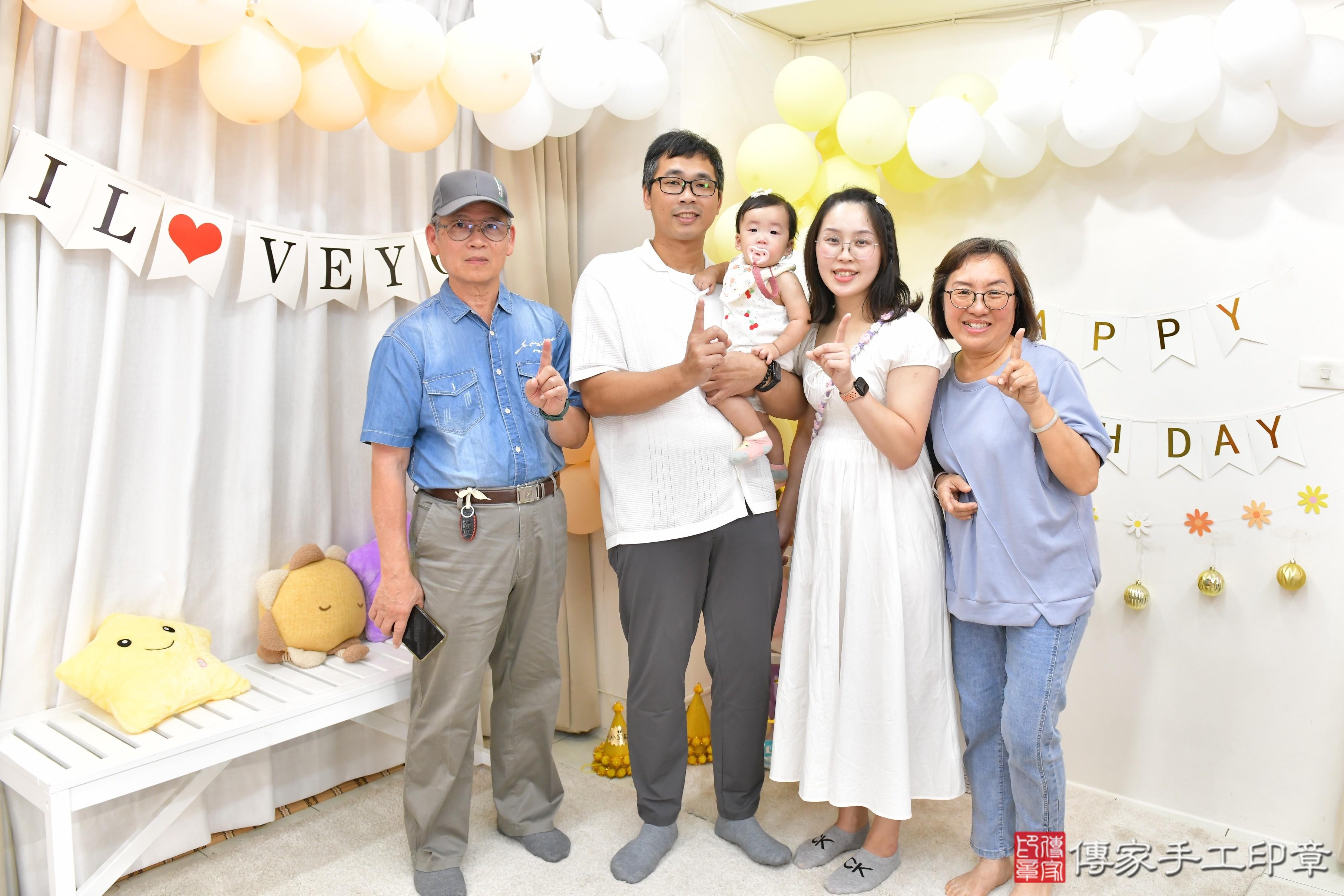 傳家手工印章高雄店、抓周、度晬、中國風會場、抓周道具物品、抓周證書、滿周歲、榕榕寶寶、高雄市、拍照、生日快樂