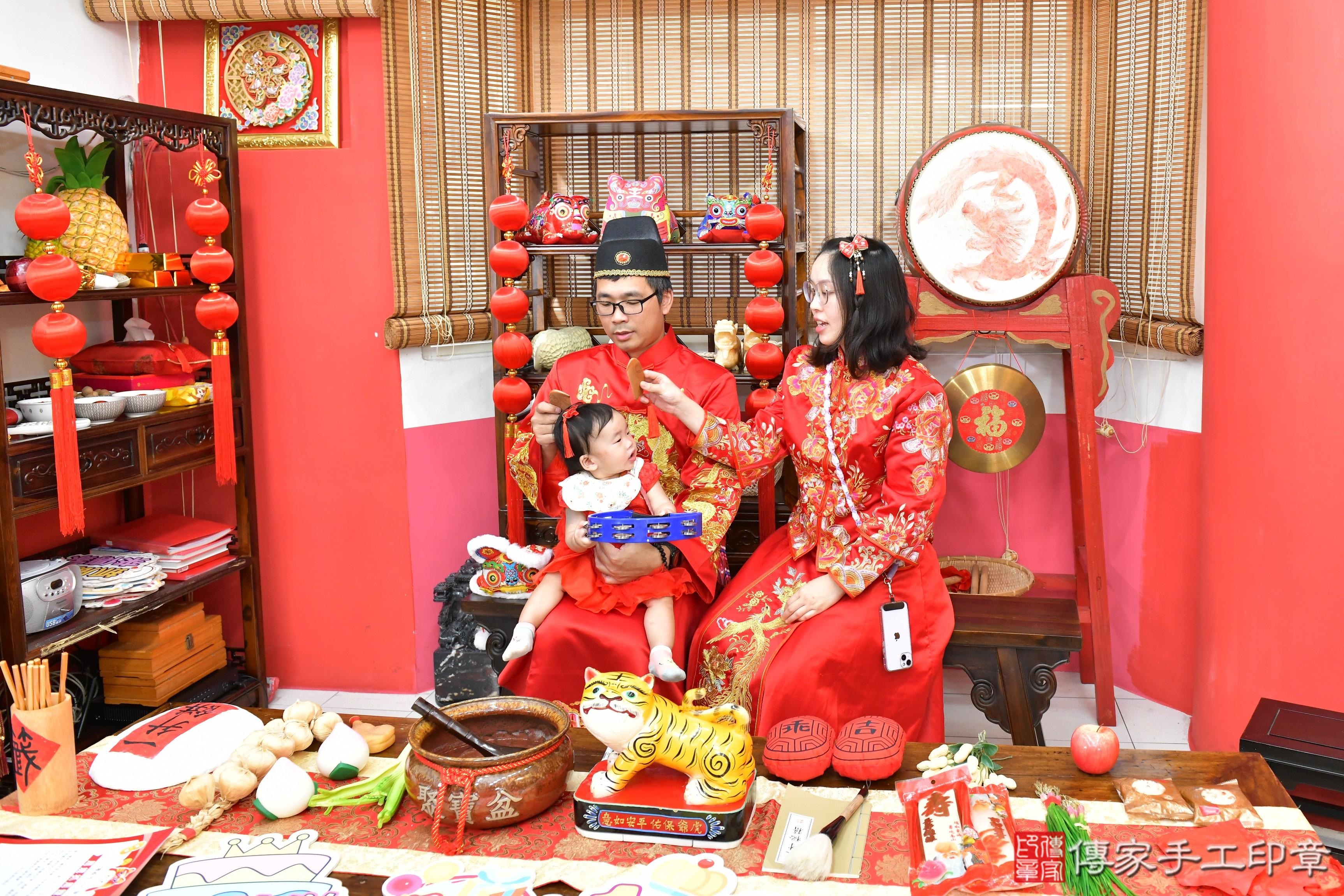 傳家手工印章高雄店、抓周、度晬、中國風會場、抓周道具物品、抓周證書、滿周歲、榕榕寶寶、高雄市、拍照、生日快樂