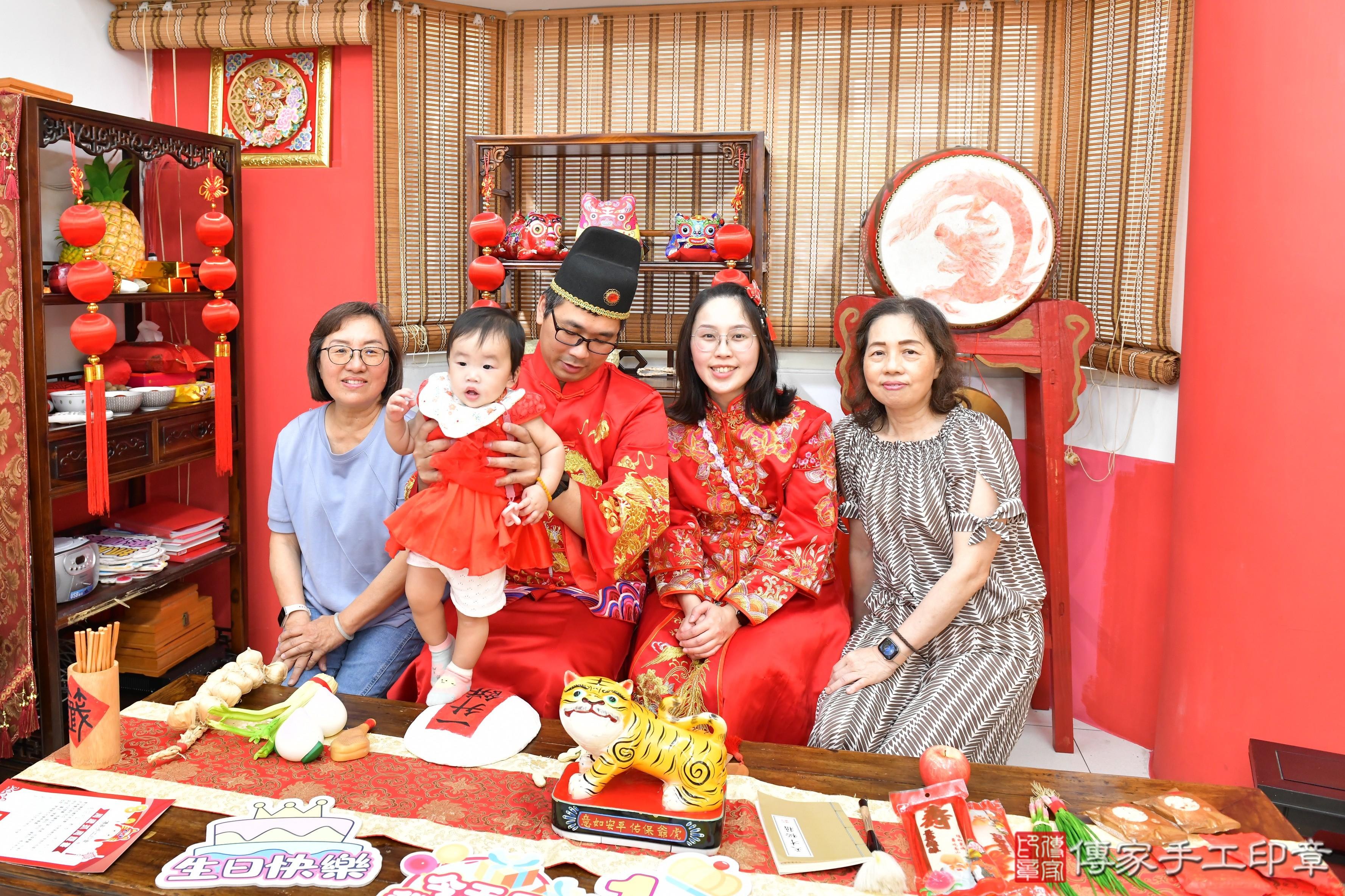 傳家手工印章高雄店、抓周、度晬、中國風會場、抓周道具物品、抓周證書、滿周歲、榕榕寶寶、高雄市、拍照、生日快樂