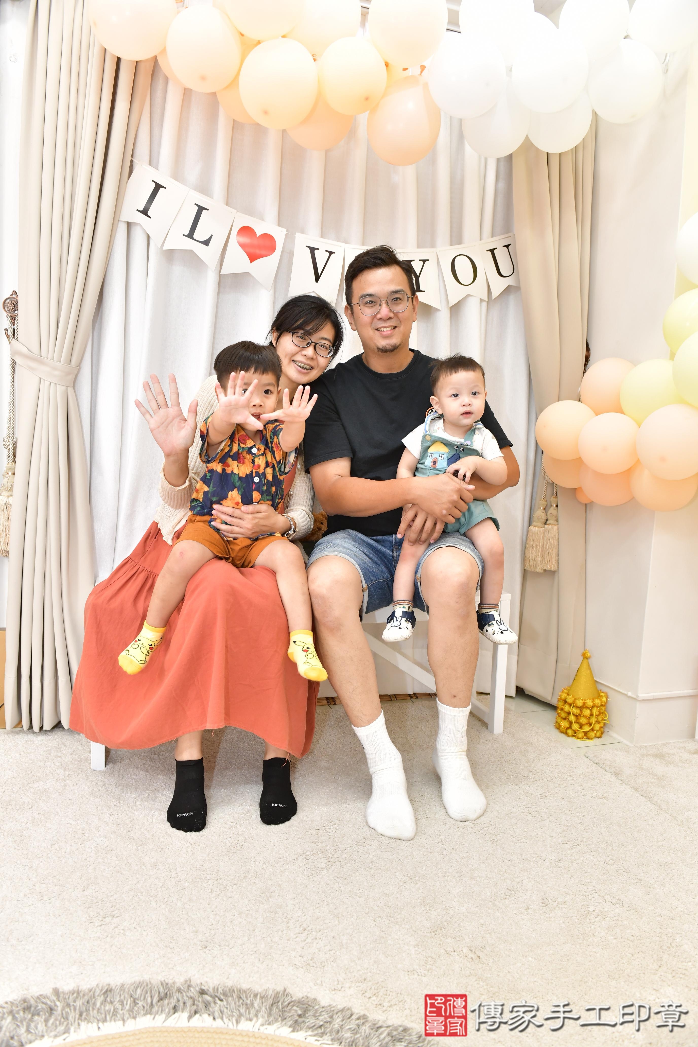 傳家手工印章高雄店、抓周、度晬、中國風會場、抓周道具物品、抓周證書、滿周歲、小允寶寶、高雄市、拍照、生日快樂