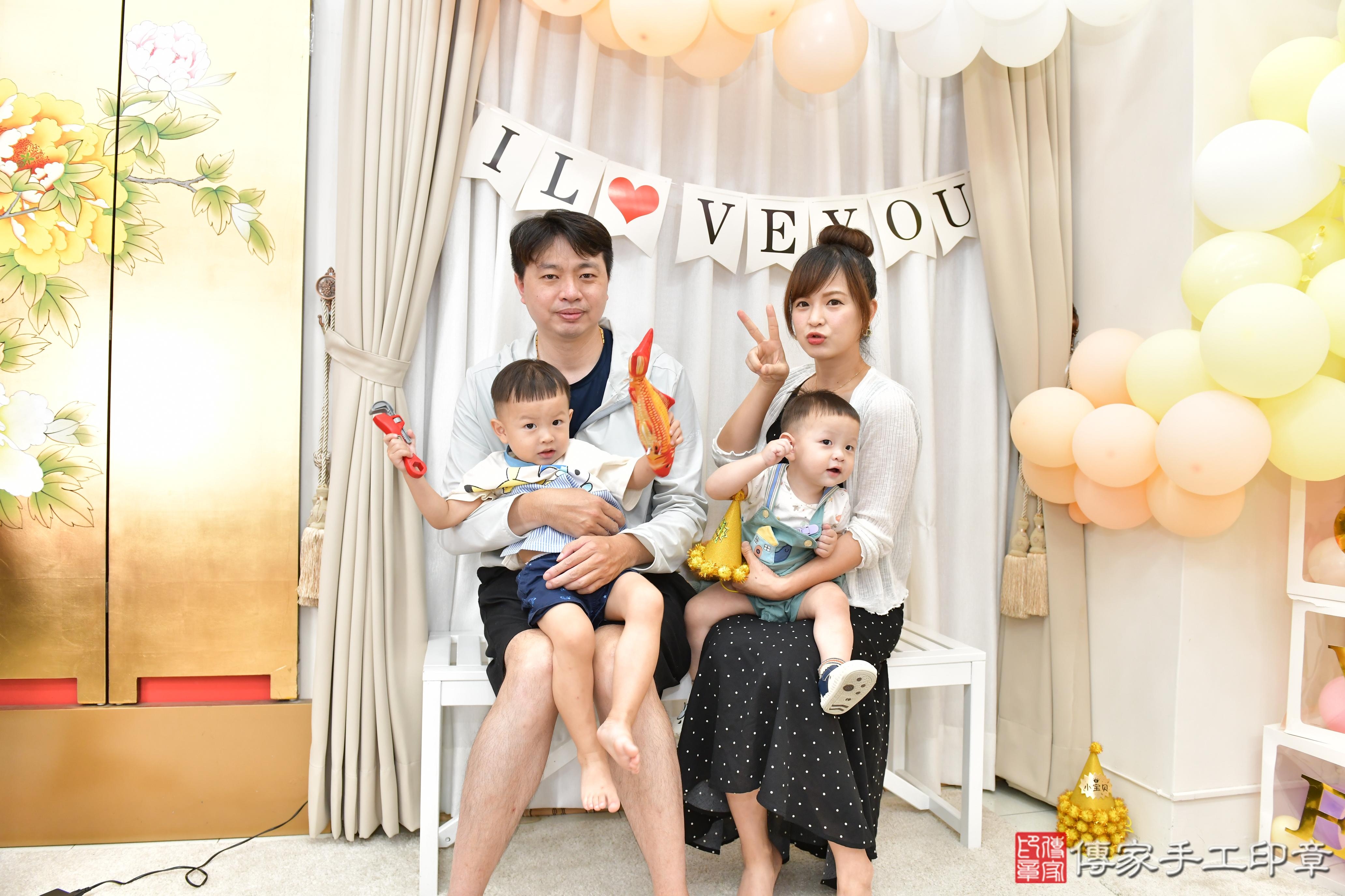 傳家手工印章高雄店、抓周、度晬、中國風會場、抓周道具物品、抓周證書、滿周歲、小允寶寶、高雄市、拍照、生日快樂