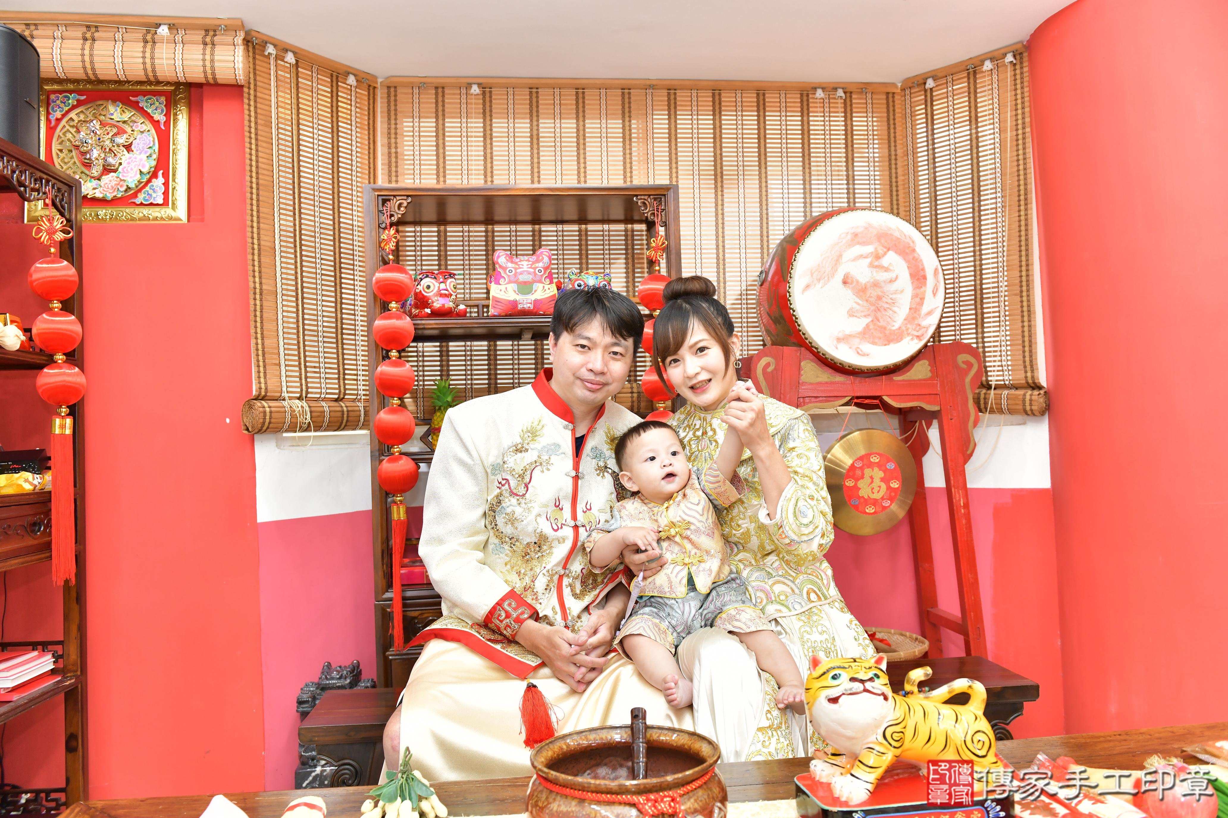 傳家手工印章高雄店、抓周、度晬、中國風會場、抓周道具物品、抓周證書、滿周歲、小允寶寶、高雄市、拍照、生日快樂